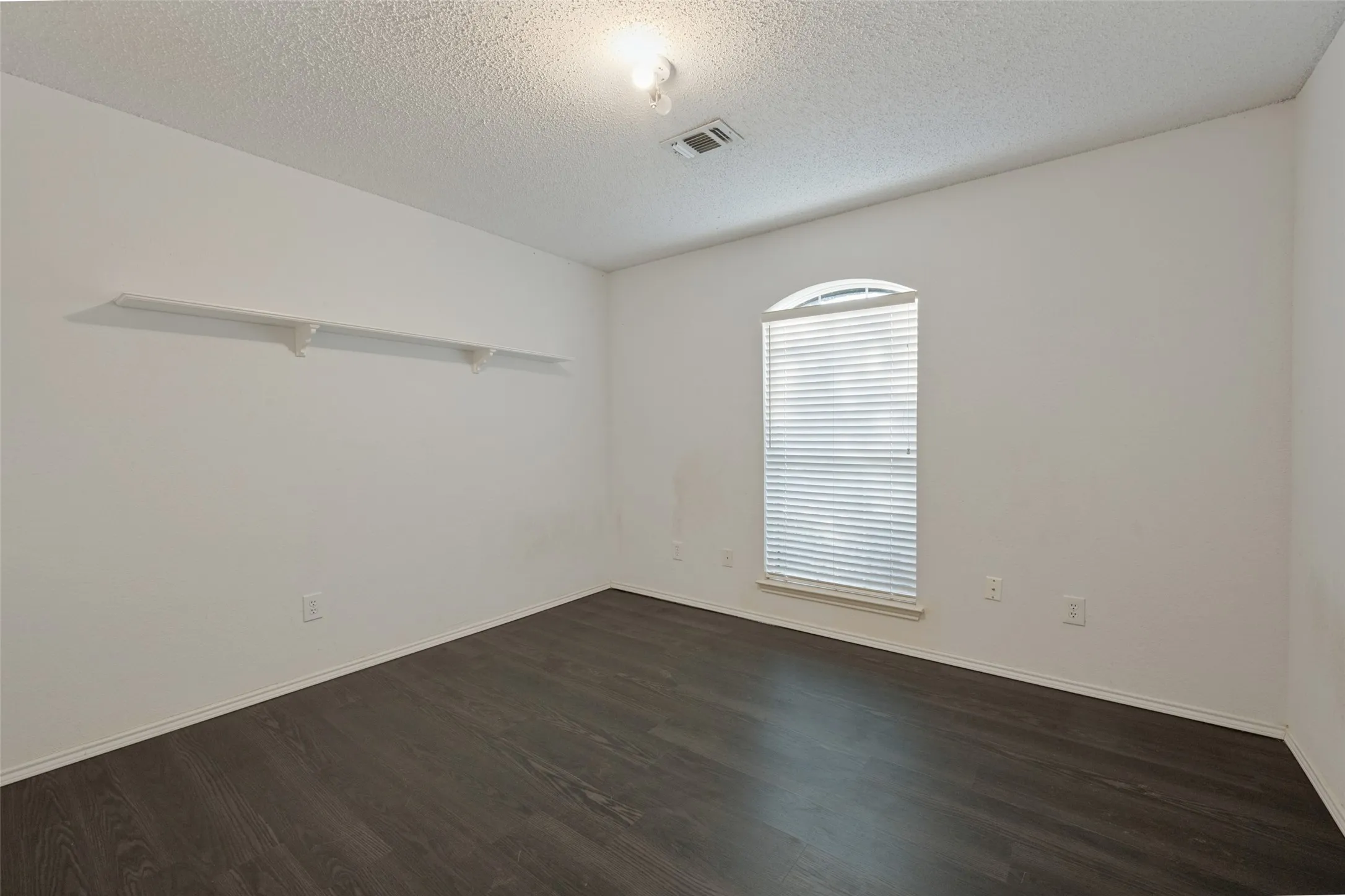 Single Family Residence For Sale in Tarrant County , 7728 Liz Lane, Watauga, Texas 76148, 4 Bedroom, 3 Bathroom, 2 Garage spaces, 1,802 Sqft, built in 1997, mls#21386833, Real Estate Agent in Watauga, Homes For Sale in Tarrant county, Homes For Sale in Watauga, Realtor in Watauga Texas, Real Estate Brokerage Independent Realty Texas, Luminita Cordes Realtor