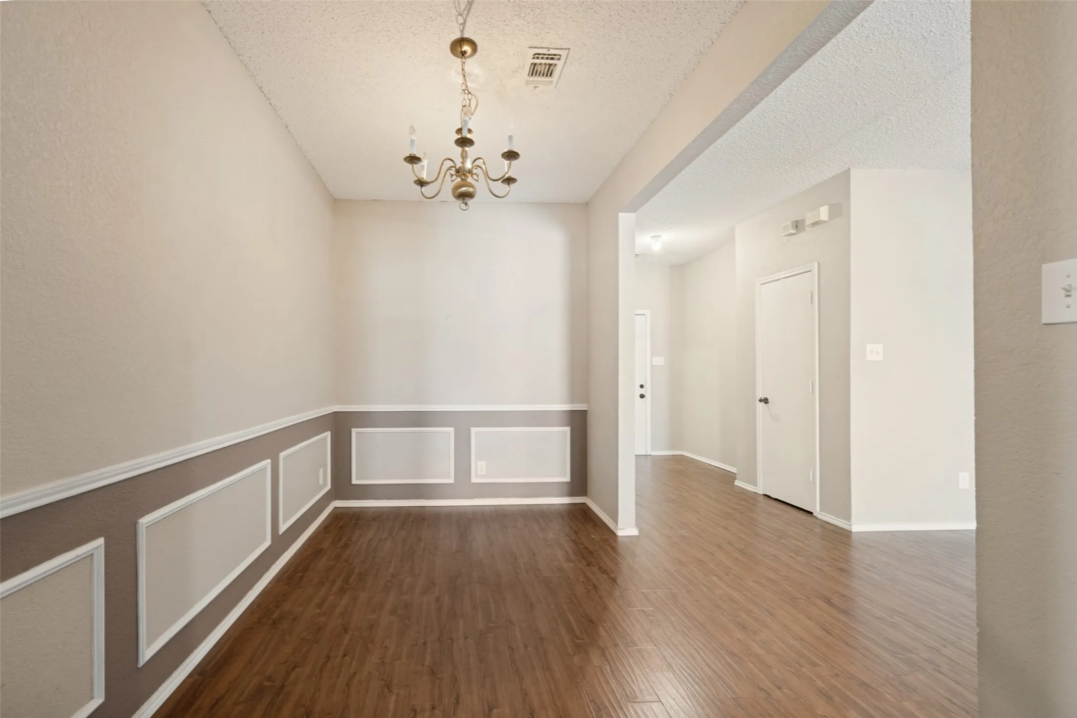 Single Family Residence For Sale in Tarrant County , 7728 Liz Lane, Watauga, Texas 76148, 4 Bedroom, 3 Bathroom, 2 Garage spaces, 1,802 Sqft, built in 1997, mls#21386833, Real Estate Agent in Watauga, Homes For Sale in Tarrant county, Homes For Sale in Watauga, Realtor in Watauga Texas, Real Estate Brokerage Independent Realty Texas, Luminita Cordes Realtor