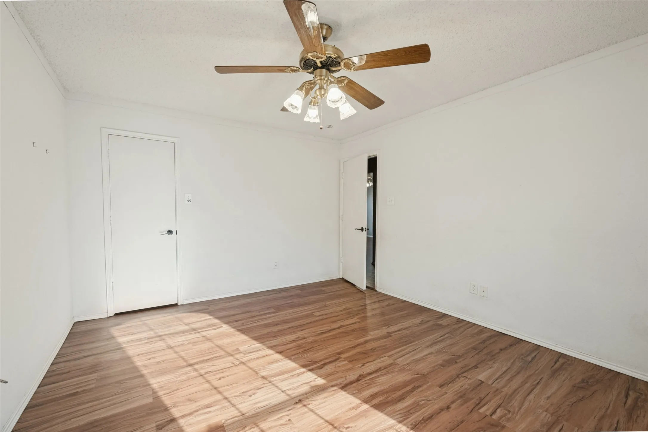 Single Family Residence For Sale in Tarrant County , 7728 Liz Lane, Watauga, Texas 76148, 4 Bedroom, 3 Bathroom, 2 Garage spaces, 1,802 Sqft, built in 1997, mls#21386833, Real Estate Agent in Watauga, Homes For Sale in Tarrant county, Homes For Sale in Watauga, Realtor in Watauga Texas, Real Estate Brokerage Independent Realty Texas, Luminita Cordes Realtor