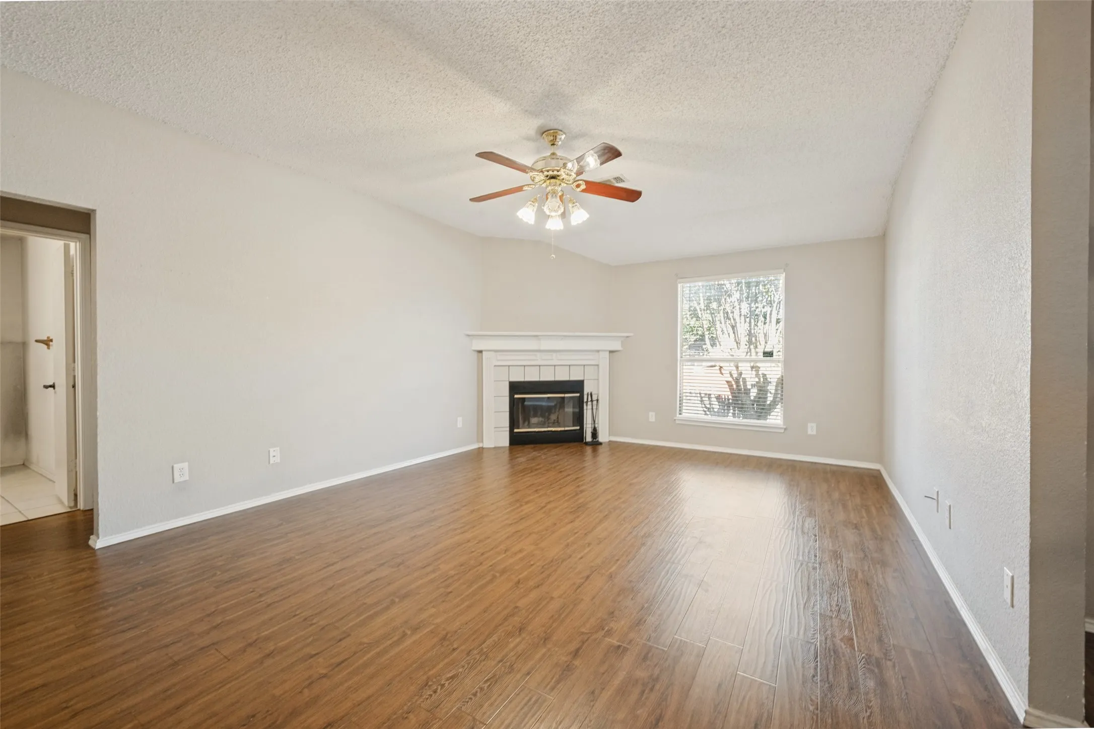 Single Family Residence For Sale in Tarrant County , 7728 Liz Lane, Watauga, Texas 76148, 4 Bedroom, 3 Bathroom, 2 Garage spaces, 1,802 Sqft, built in 1997, mls#21386833, Real Estate Agent in Watauga, Homes For Sale in Tarrant county, Homes For Sale in Watauga, Realtor in Watauga Texas, Real Estate Brokerage Independent Realty Texas, Luminita Cordes Realtor