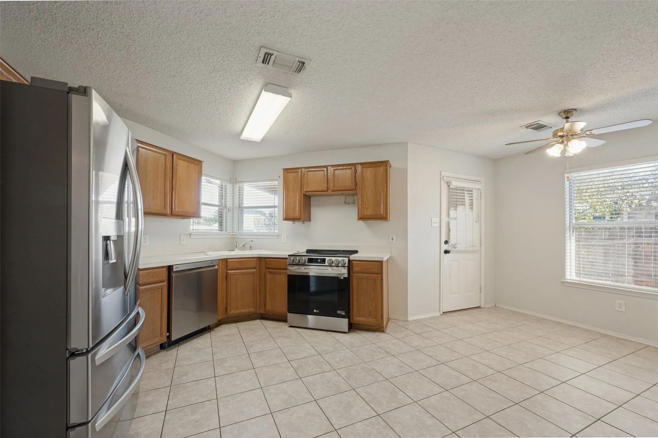 Single Family Residence For Sale in Tarrant County , 7728 Liz Lane, Watauga, Texas 76148, 4 Bedroom, 3 Bathroom, 2 Garage spaces, 1,802 Sqft, built in 1997, mls#21386833, Real Estate Agent in Watauga, Homes For Sale in Tarrant county, Homes For Sale in Watauga, Realtor in Watauga Texas, Real Estate Brokerage Independent Realty Texas, Luminita Cordes Realtor