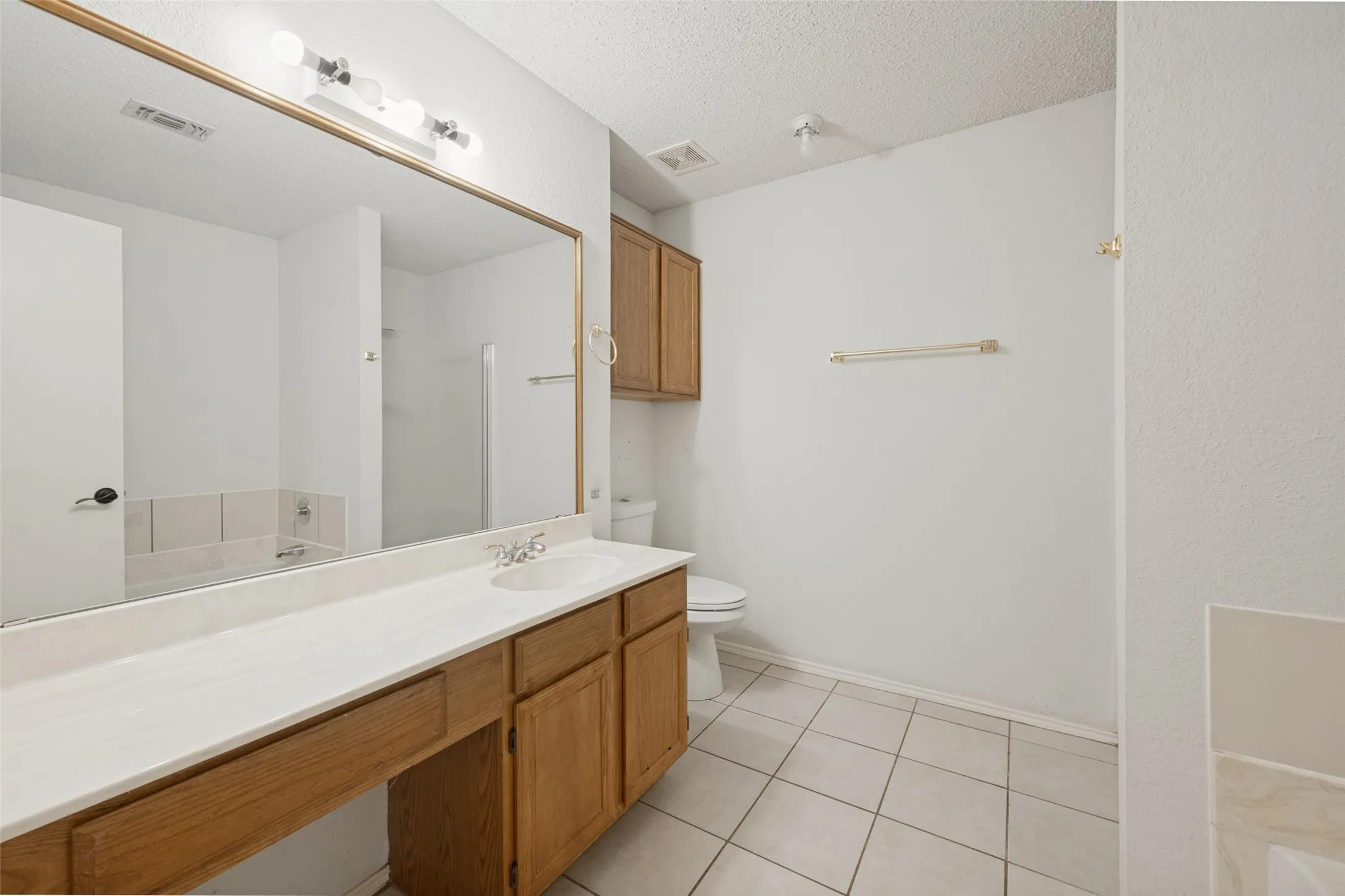 Single Family Residence For Sale in Tarrant County , 7728 Liz Lane, Watauga, Texas 76148, 4 Bedroom, 3 Bathroom, 2 Garage spaces, 1,802 Sqft, built in 1997, mls#21386833, Real Estate Agent in Watauga, Homes For Sale in Tarrant county, Homes For Sale in Watauga, Realtor in Watauga Texas, Real Estate Brokerage Independent Realty Texas, Luminita Cordes Realtor