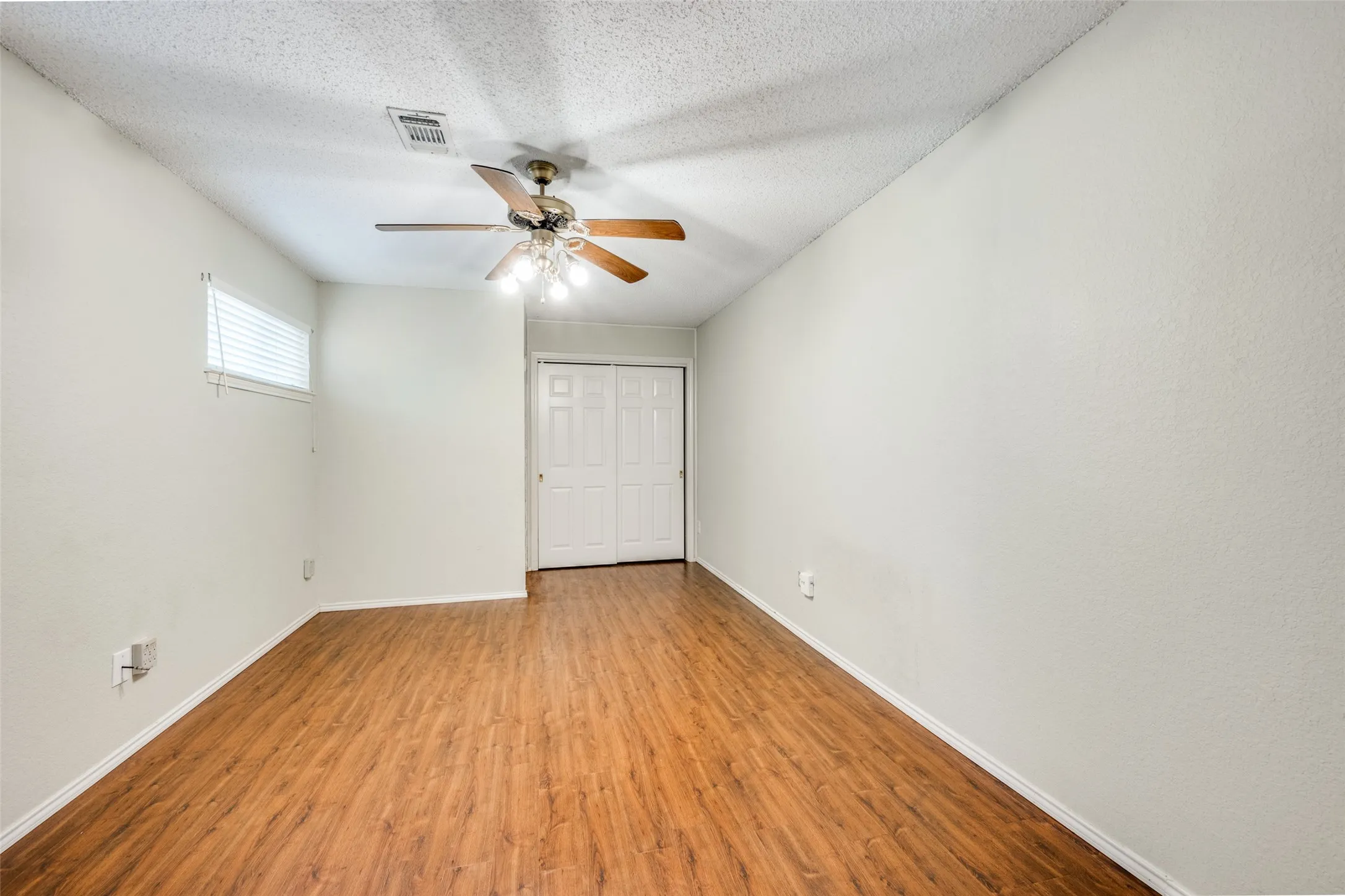 Single Family Residence For Sale in Tarrant County , 7728 Liz Lane, Watauga, Texas 76148, 4 Bedroom, 3 Bathroom, 2 Garage spaces, 1,802 Sqft, built in 1997, mls#21386833, Real Estate Agent in Watauga, Homes For Sale in Tarrant county, Homes For Sale in Watauga, Realtor in Watauga Texas, Real Estate Brokerage Independent Realty Texas, Luminita Cordes Realtor