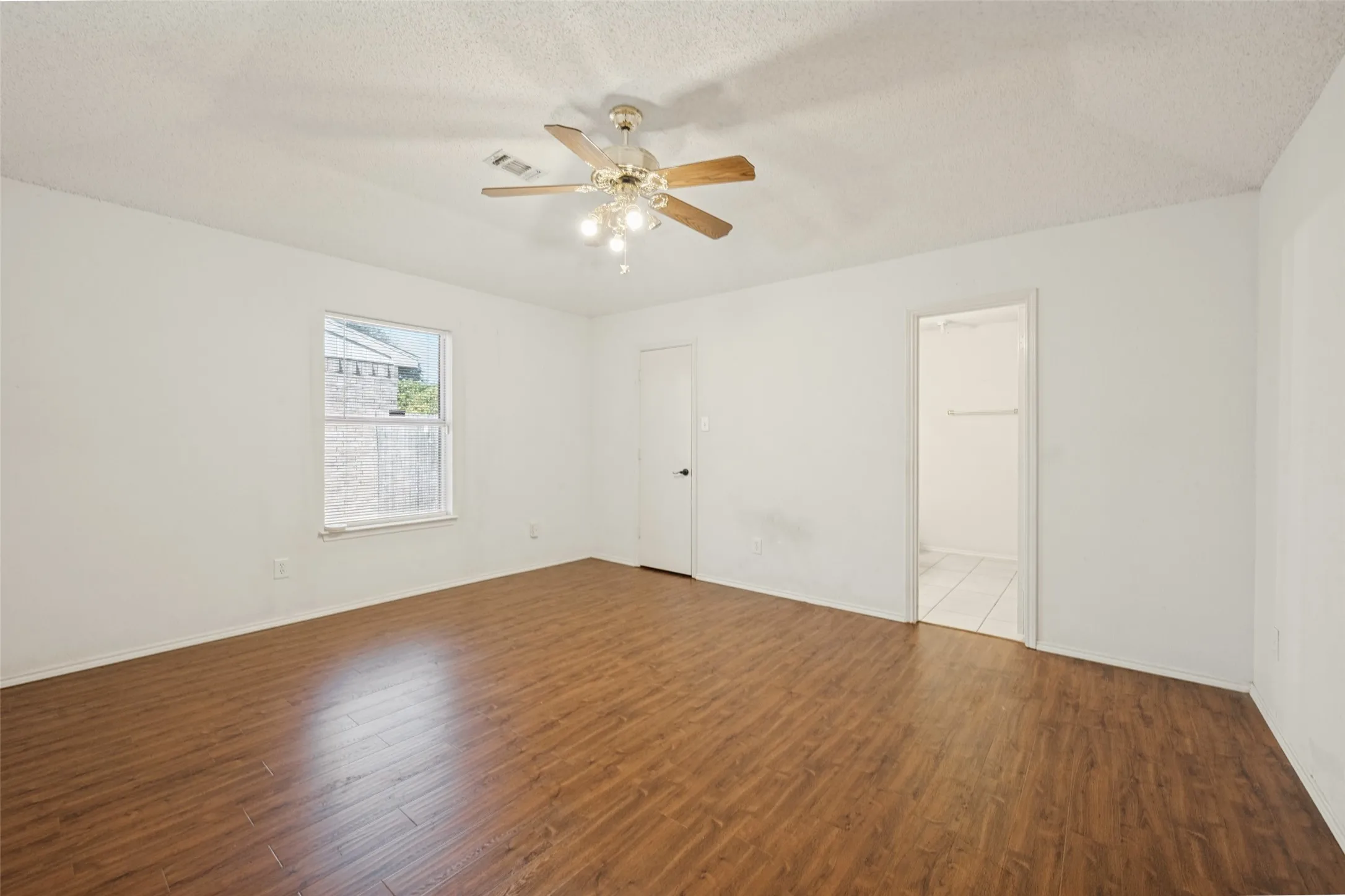 Single Family Residence For Sale in Tarrant County , 7728 Liz Lane, Watauga, Texas 76148, 4 Bedroom, 3 Bathroom, 2 Garage spaces, 1,802 Sqft, built in 1997, mls#21386833, Real Estate Agent in Watauga, Homes For Sale in Tarrant county, Homes For Sale in Watauga, Realtor in Watauga Texas, Real Estate Brokerage Independent Realty Texas, Luminita Cordes Realtor