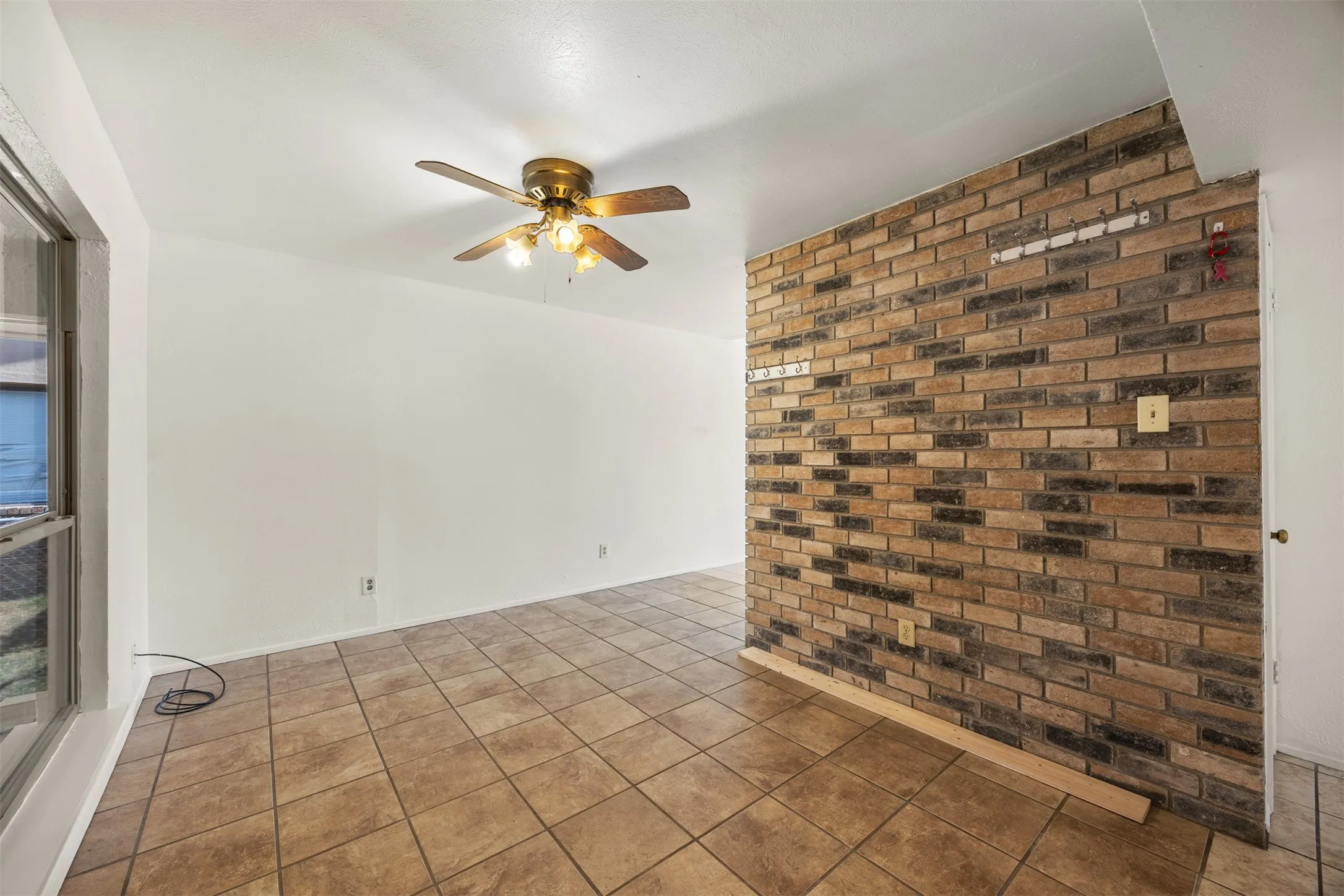 Single Family Residence For Sale in Rockwall County , 8817 Millwood Drive, Rowlett, Texas 75088, 3 Bedroom, 2 Bathroom, 2 Garage spaces, 1,644 Sqft, built in 1983, mls#21386563, Real Estate Agent in Rowlett, Homes For Sale in Rockwall county, Homes For Sale in Rowlett, Realtor in Rowlett Texas, Real Estate Brokerage Independent Realty Texas, Luminita Cordes Realtor
