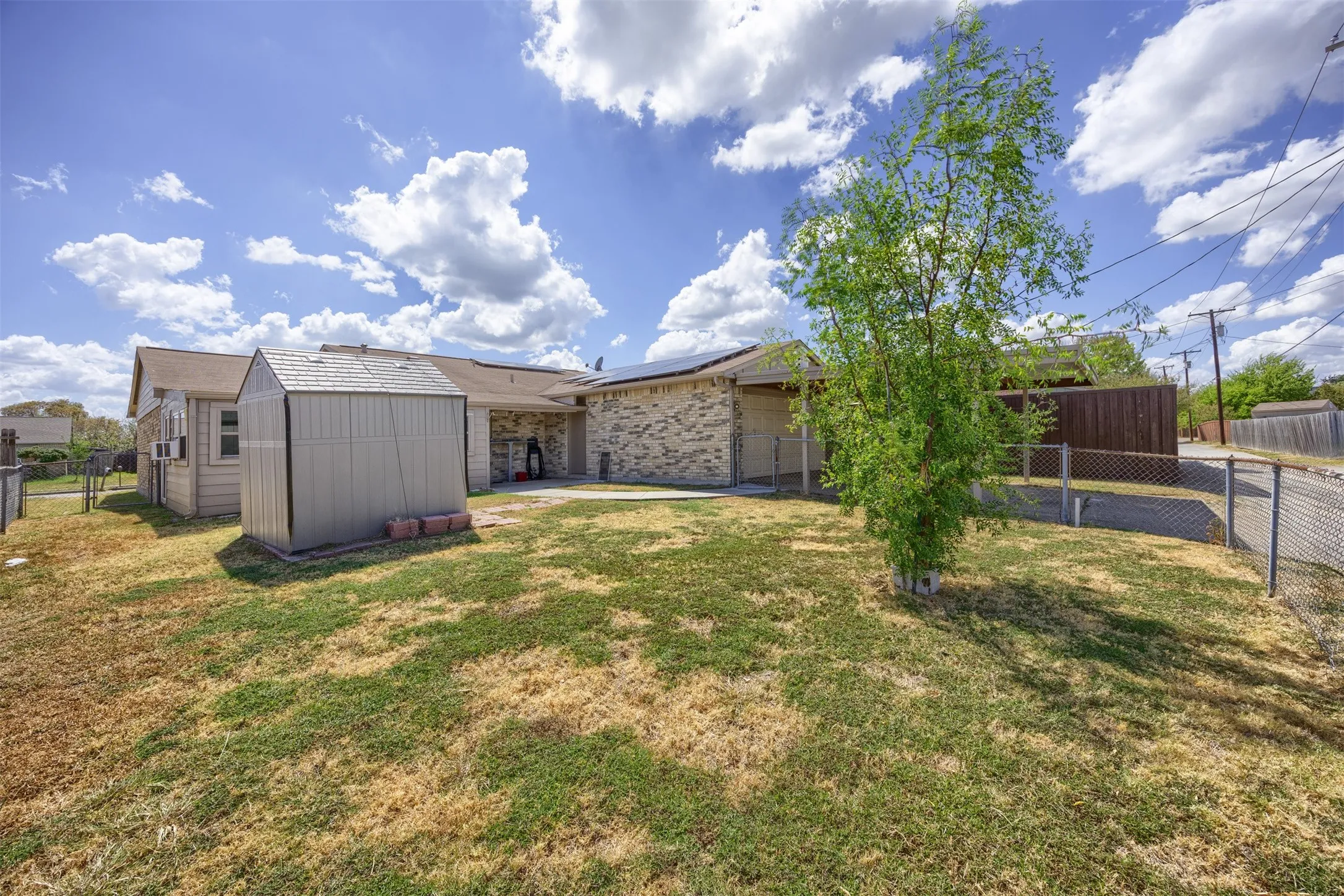 Single Family Residence For Sale in Rockwall County , 8817 Millwood Drive, Rowlett, Texas 75088, 3 Bedroom, 2 Bathroom, 2 Garage spaces, 1,644 Sqft, built in 1983, mls#21386563, Real Estate Agent in Rowlett, Homes For Sale in Rockwall county, Homes For Sale in Rowlett, Realtor in Rowlett Texas, Real Estate Brokerage Independent Realty Texas, Luminita Cordes Realtor