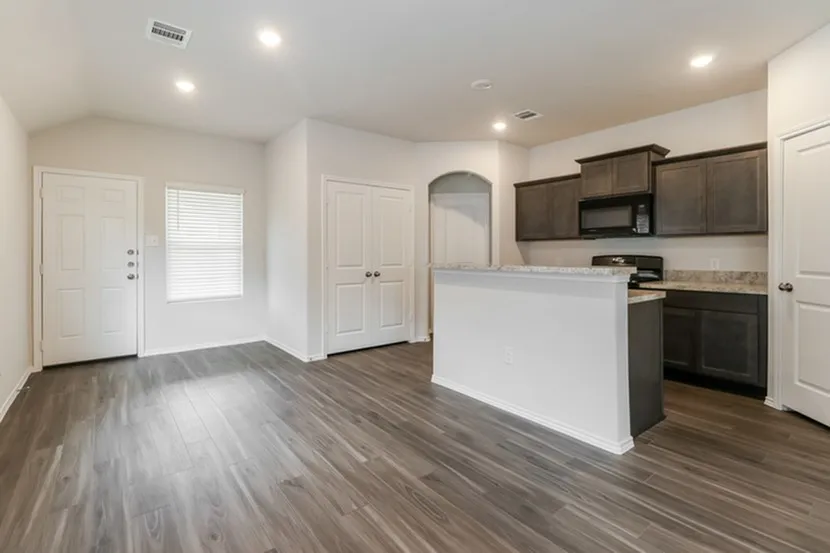 Single Family Residence For Rent in Ellis County , 1502 Matthew Drive, Ennis, Texas 75119, 3 Bedroom, 2 Bathroom, 2 Garage spaces, 1,307 Sqft, built in 2022, mls#21387192, Real Estate Agent in Ennis, Homes For Rent in Ellis county, Homes For Rent in Ennis, Realtor in Ennis Texas, Real Estate Brokerage Independent Realty Texas, Luminita Cordes Realtor