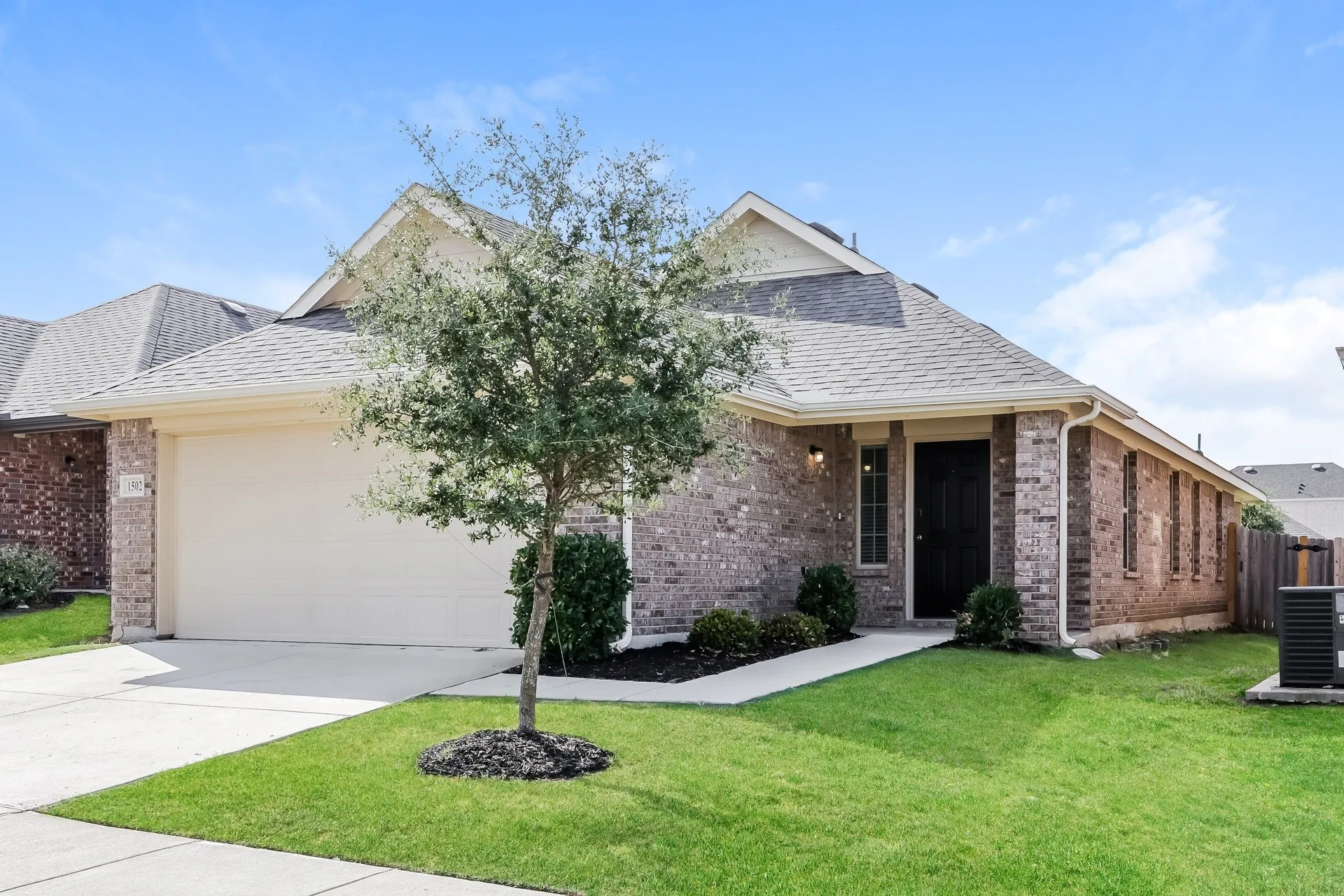 Single Family Residence For Rent in Ellis County , 1502 Matthew Drive, Ennis, Texas 75119, 3 Bedroom, 2 Bathroom, 2 Garage spaces, 1,307 Sqft, built in 2022, mls#21387192, Real Estate Agent in Ennis, Homes For Rent in Ellis county, Homes For Rent in Ennis, Realtor in Ennis Texas, Real Estate Brokerage Independent Realty Texas, Luminita Cordes Realtor