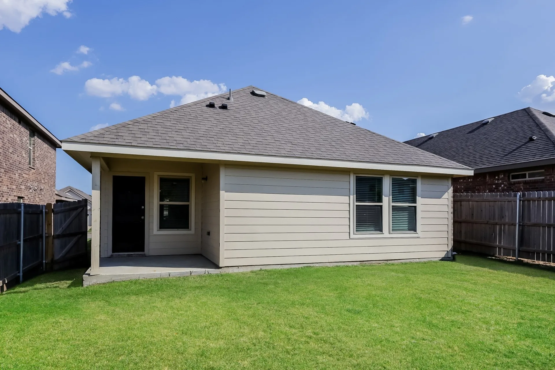 Single Family Residence For Rent in Ellis County , 1502 Matthew Drive, Ennis, Texas 75119, 3 Bedroom, 2 Bathroom, 2 Garage spaces, 1,307 Sqft, built in 2022, mls#21387192, Real Estate Agent in Ennis, Homes For Rent in Ellis county, Homes For Rent in Ennis, Realtor in Ennis Texas, Real Estate Brokerage Independent Realty Texas, Luminita Cordes Realtor