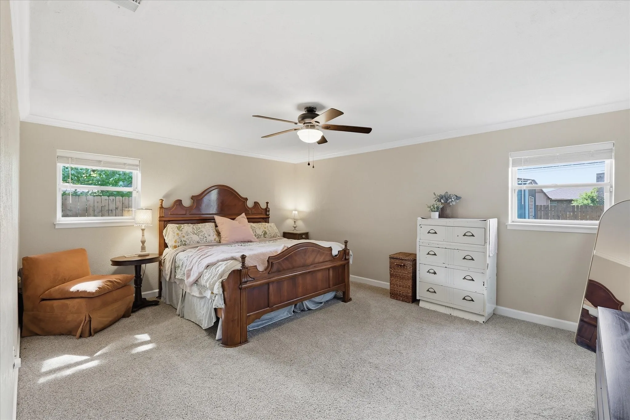 Light-toned walls complement the neutral carpet, creating a bright atmosphere