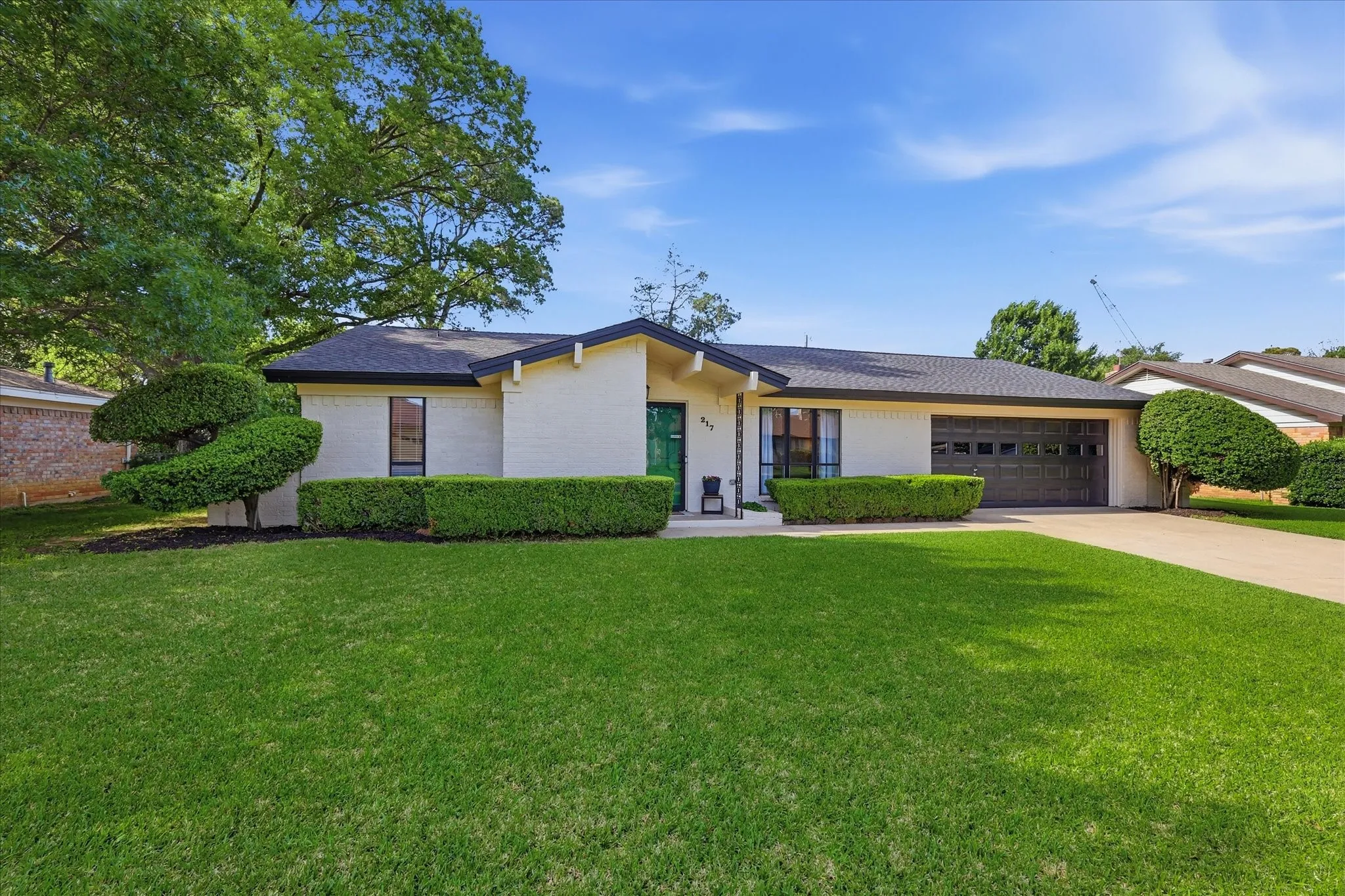 The charming 217 E Louella Dr.