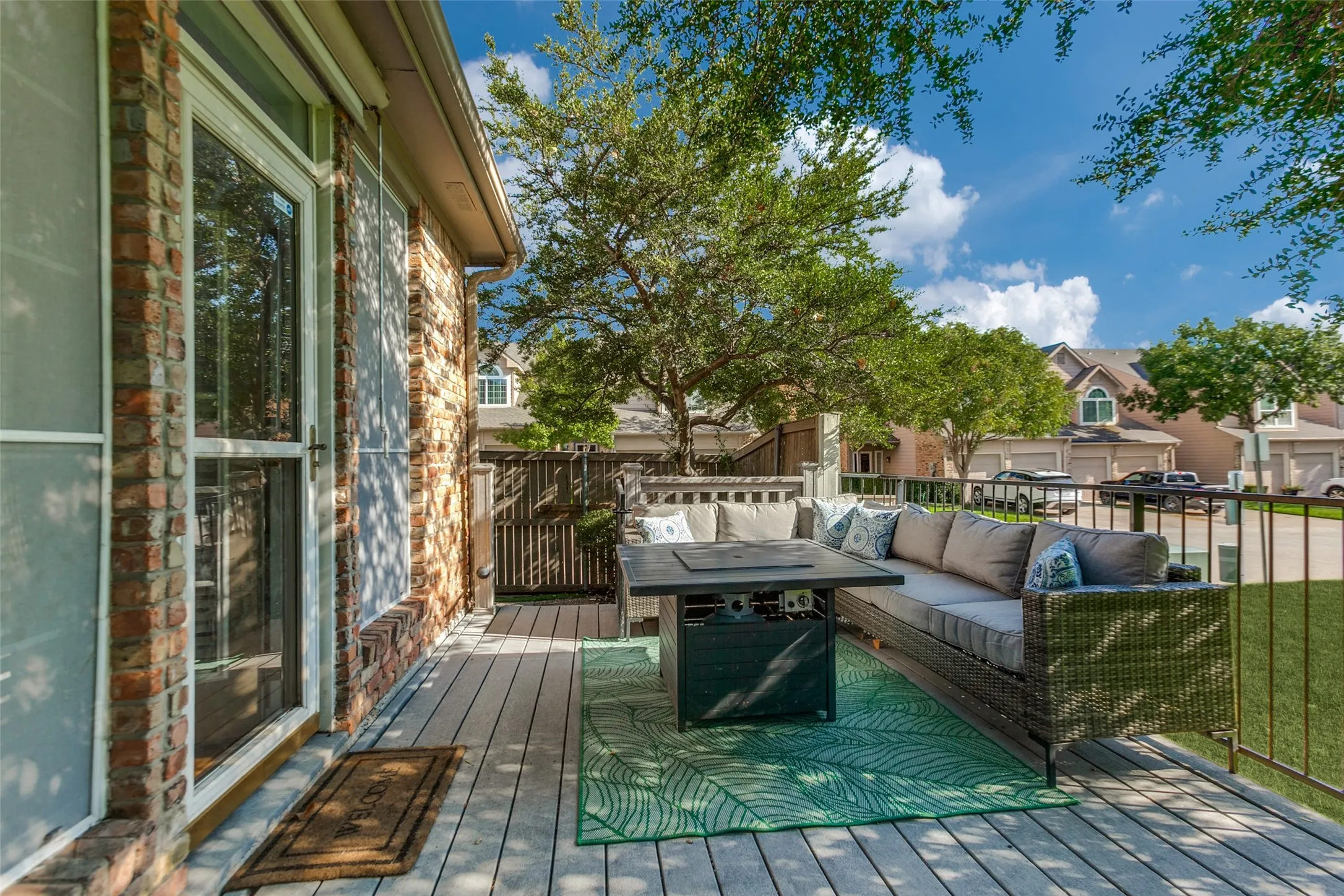 Townhouse For Sale in Dallas County , 8610 Brittania Way, Dallas, Texas 75243, 4 Bedroom, 4 Bathroom, 2 Garage spaces, 2,124 Sqft, built in 1993, mls#21383456, Real Estate Agent in Dallas, Homes For Sale in Dallas county, Homes For Sale in Dallas, Realtor in Dallas Texas, Real Estate Brokerage Independent Realty Texas, Luminita Cordes Realtor