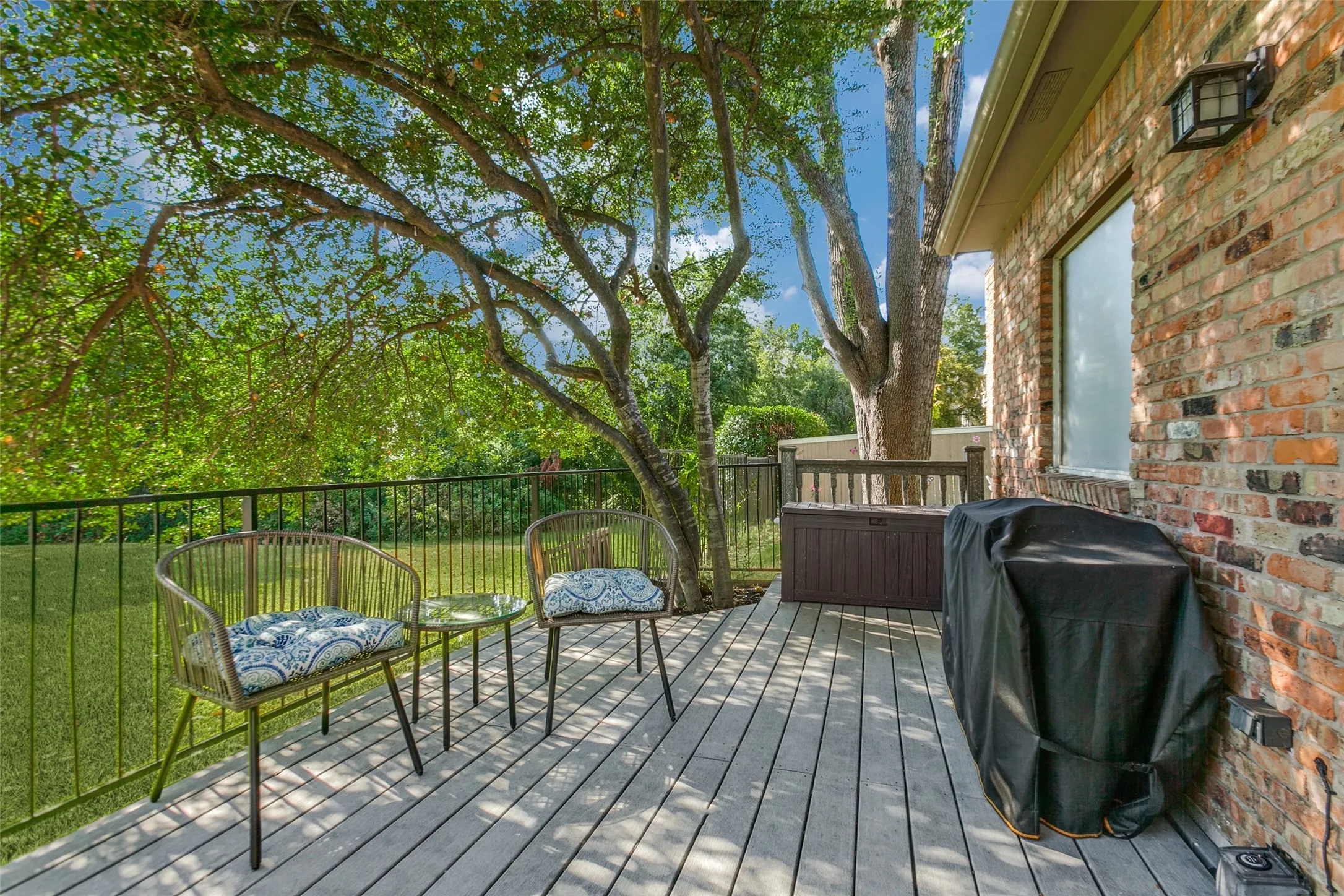 Townhouse For Sale in Dallas County , 8610 Brittania Way, Dallas, Texas 75243, 4 Bedroom, 4 Bathroom, 2 Garage spaces, 2,124 Sqft, built in 1993, mls#21383456, Real Estate Agent in Dallas, Homes For Sale in Dallas county, Homes For Sale in Dallas, Realtor in Dallas Texas, Real Estate Brokerage Independent Realty Texas, Luminita Cordes Realtor