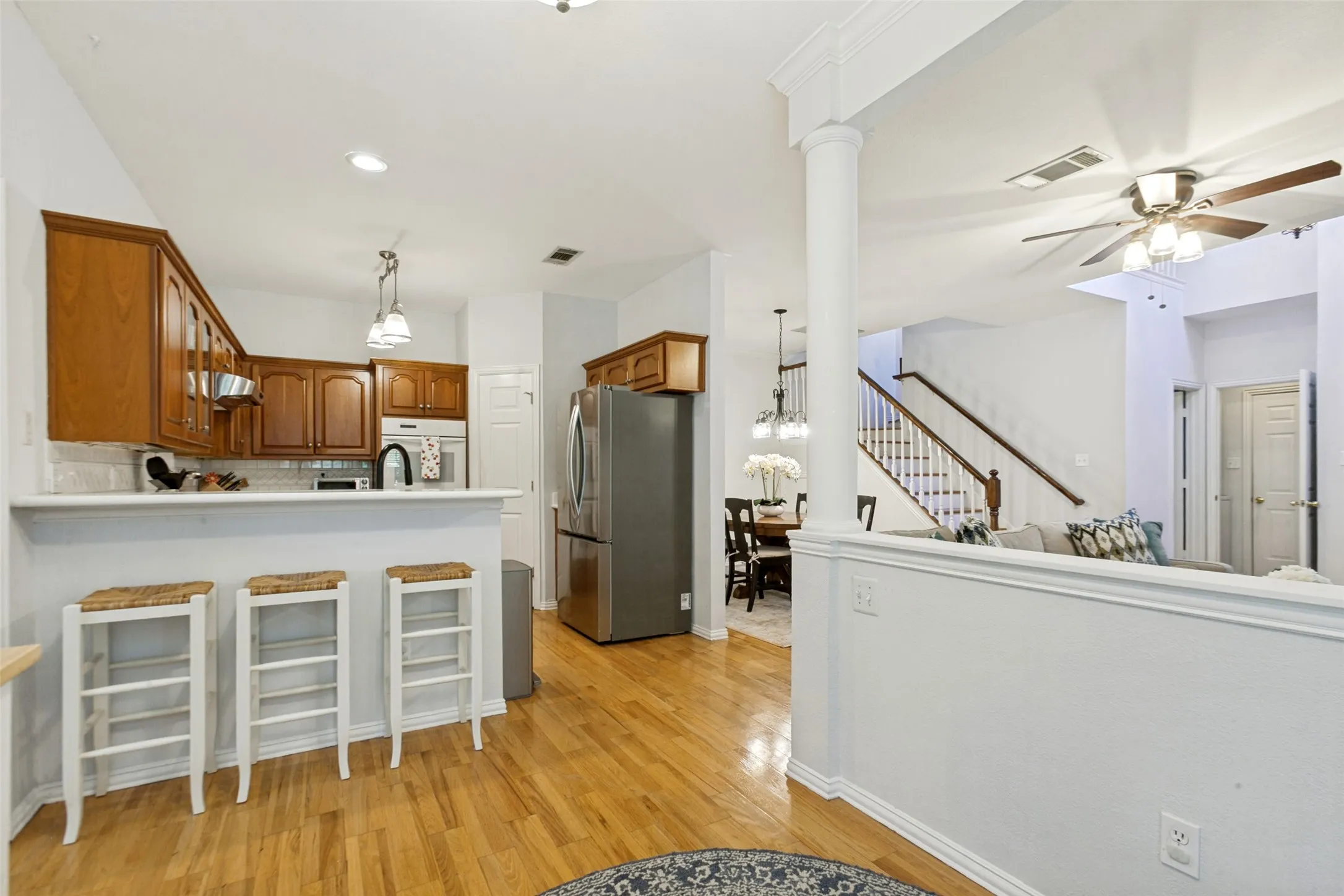 Townhouse For Sale in Dallas County , 8610 Brittania Way, Dallas, Texas 75243, 4 Bedroom, 4 Bathroom, 2 Garage spaces, 2,124 Sqft, built in 1993, mls#21383456, Real Estate Agent in Dallas, Homes For Sale in Dallas county, Homes For Sale in Dallas, Realtor in Dallas Texas, Real Estate Brokerage Independent Realty Texas, Luminita Cordes Realtor