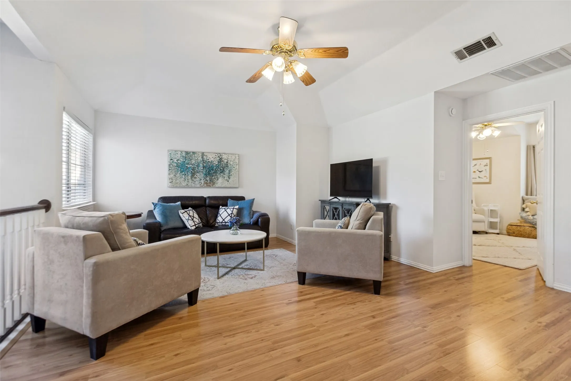 Townhouse For Sale in Dallas County , 8610 Brittania Way, Dallas, Texas 75243, 4 Bedroom, 4 Bathroom, 2 Garage spaces, 2,124 Sqft, built in 1993, mls#21383456, Real Estate Agent in Dallas, Homes For Sale in Dallas county, Homes For Sale in Dallas, Realtor in Dallas Texas, Real Estate Brokerage Independent Realty Texas, Luminita Cordes Realtor