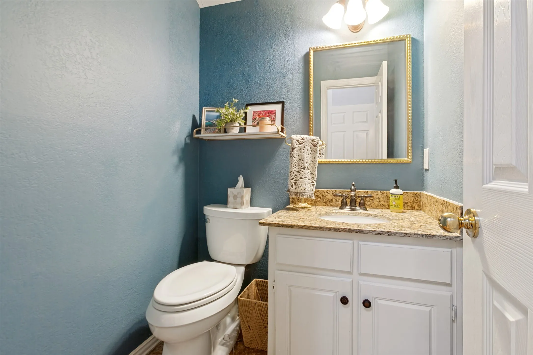 Townhouse For Sale in Dallas County , 8610 Brittania Way, Dallas, Texas 75243, 4 Bedroom, 4 Bathroom, 2 Garage spaces, 2,124 Sqft, built in 1993, mls#21383456, Real Estate Agent in Dallas, Homes For Sale in Dallas county, Homes For Sale in Dallas, Realtor in Dallas Texas, Real Estate Brokerage Independent Realty Texas, Luminita Cordes Realtor