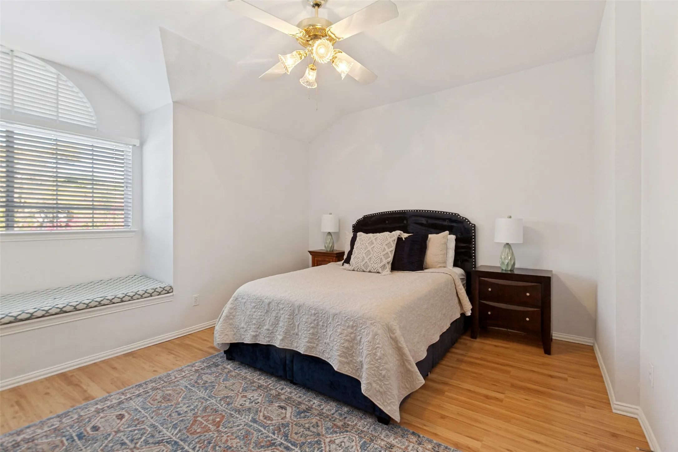 Townhouse For Sale in Dallas County , 8610 Brittania Way, Dallas, Texas 75243, 4 Bedroom, 4 Bathroom, 2 Garage spaces, 2,124 Sqft, built in 1993, mls#21383456, Real Estate Agent in Dallas, Homes For Sale in Dallas county, Homes For Sale in Dallas, Realtor in Dallas Texas, Real Estate Brokerage Independent Realty Texas, Luminita Cordes Realtor