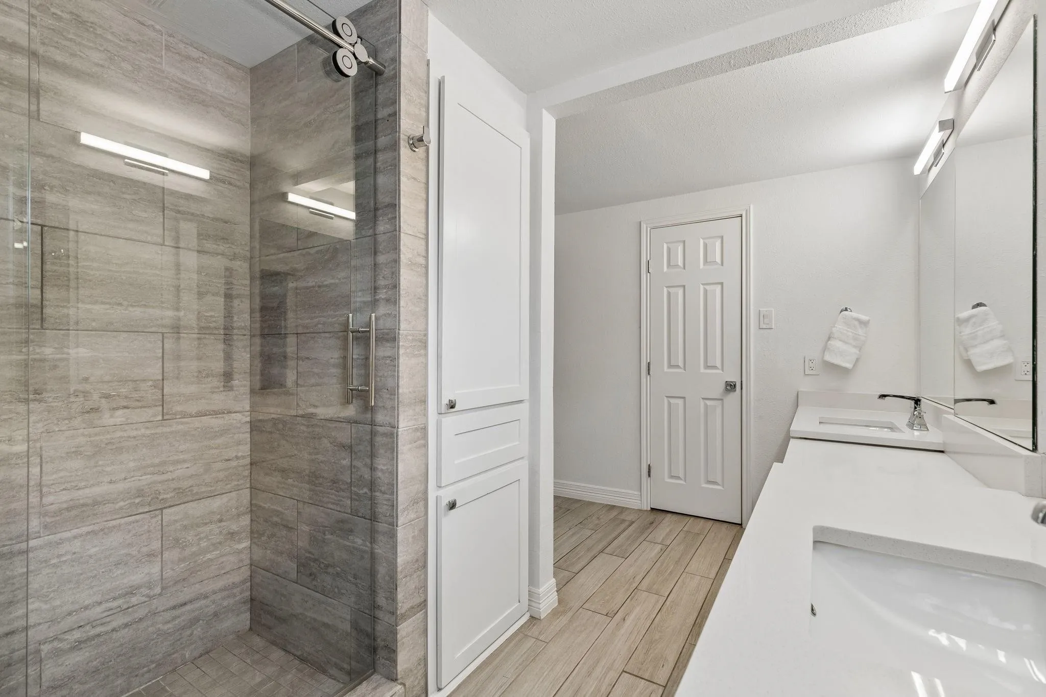 Single Family Residence For Sale in Dallas County , 2617 Beechmont Drive, Dallas, Texas 75228, 4 Bedroom, 3 Bathroom, 2 Garage spaces, 2,411 Sqft, built in 1962, mls#21386234, Real Estate Agent in Dallas, Homes For Sale in Dallas county, Homes For Sale in Dallas, Realtor in Dallas Texas, Real Estate Brokerage Independent Realty Texas, Luminita Cordes Realtor