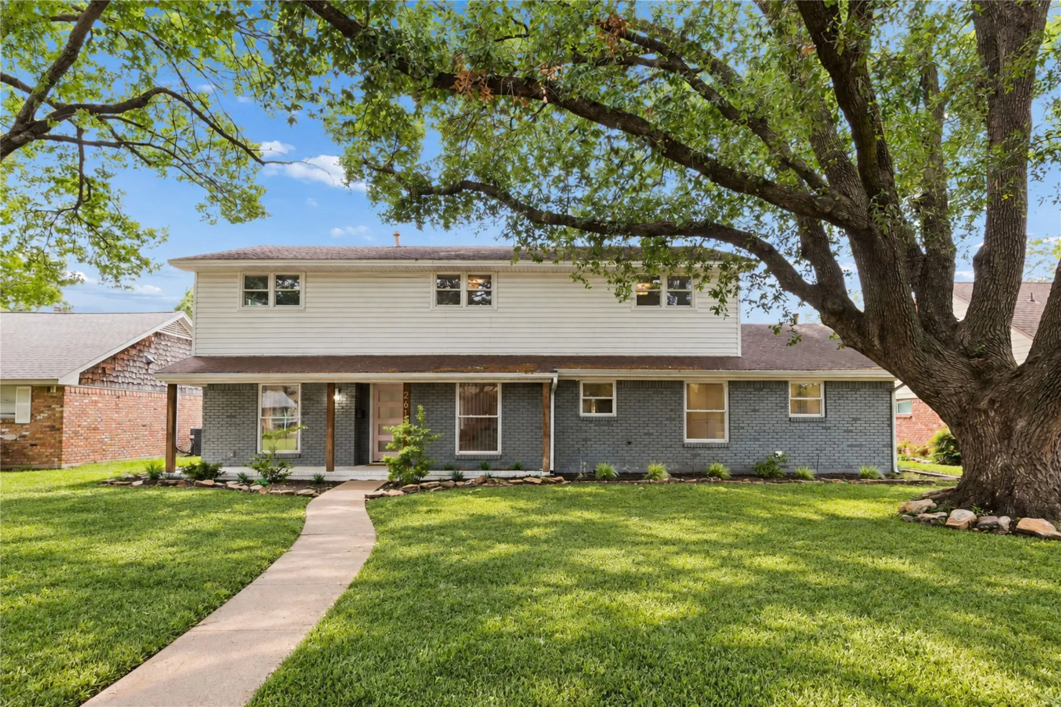 Single Family Residence For Sale in Dallas County , 2617 Beechmont Drive, Dallas, Texas 75228, 4 Bedroom, 3 Bathroom, 2 Garage spaces, 2,411 Sqft, built in 1962, mls#21386234, Real Estate Agent in Dallas, Homes For Sale in Dallas county, Homes For Sale in Dallas, Realtor in Dallas Texas, Real Estate Brokerage Independent Realty Texas, Luminita Cordes Realtor