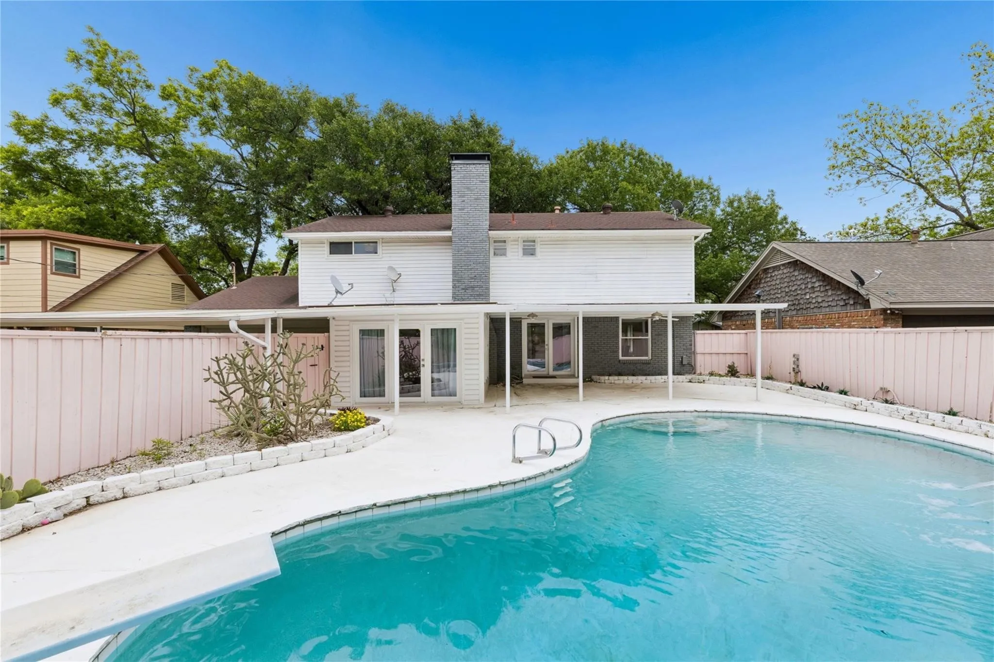 Single Family Residence For Sale in Dallas County , 2617 Beechmont Drive, Dallas, Texas 75228, 4 Bedroom, 3 Bathroom, 2 Garage spaces, 2,411 Sqft, built in 1962, mls#21386234, Real Estate Agent in Dallas, Homes For Sale in Dallas county, Homes For Sale in Dallas, Realtor in Dallas Texas, Real Estate Brokerage Independent Realty Texas, Luminita Cordes Realtor
