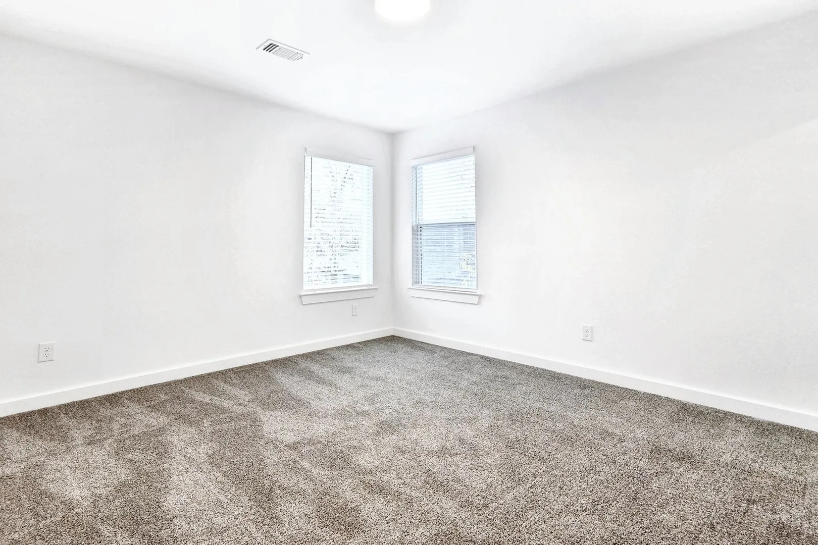 Duplex For Rent in Grayson County , 319 E Hull Street, Denison, Texas 75021, 3 Bedroom, 3 Bathroom, 1 Garage spaces, 1,246 Sqft, built in 2022, mls#21387188, Real Estate Agent in Denison, Homes For Rent in Grayson county, Homes For Rent in Denison, Realtor in Denison Texas, Real Estate Brokerage Independent Realty Texas, Luminita Cordes Realtor