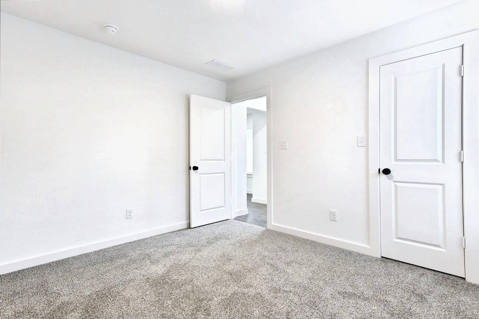 Duplex For Rent in Grayson County , 319 E Hull Street, Denison, Texas 75021, 3 Bedroom, 3 Bathroom, 1 Garage spaces, 1,246 Sqft, built in 2022, mls#21387188, Real Estate Agent in Denison, Homes For Rent in Grayson county, Homes For Rent in Denison, Realtor in Denison Texas, Real Estate Brokerage Independent Realty Texas, Luminita Cordes Realtor