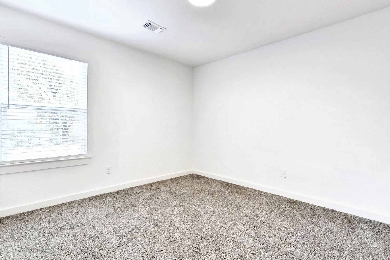Duplex For Rent in Grayson County , 319 E Hull Street, Denison, Texas 75021, 3 Bedroom, 3 Bathroom, 1 Garage spaces, 1,246 Sqft, built in 2022, mls#21387188, Real Estate Agent in Denison, Homes For Rent in Grayson county, Homes For Rent in Denison, Realtor in Denison Texas, Real Estate Brokerage Independent Realty Texas, Luminita Cordes Realtor