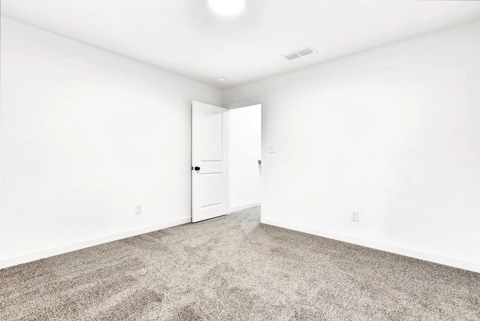 Duplex For Rent in Grayson County , 319 E Hull Street, Denison, Texas 75021, 3 Bedroom, 3 Bathroom, 1 Garage spaces, 1,246 Sqft, built in 2022, mls#21387188, Real Estate Agent in Denison, Homes For Rent in Grayson county, Homes For Rent in Denison, Realtor in Denison Texas, Real Estate Brokerage Independent Realty Texas, Luminita Cordes Realtor