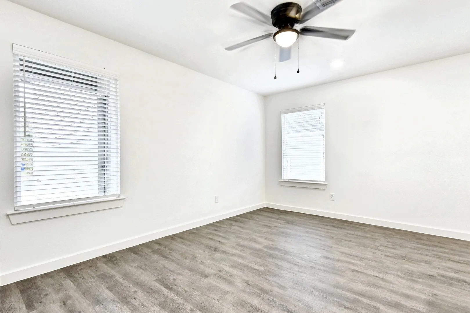 Duplex For Rent in Grayson County , 319 E Hull Street, Denison, Texas 75021, 3 Bedroom, 3 Bathroom, 1 Garage spaces, 1,246 Sqft, built in 2022, mls#21387188, Real Estate Agent in Denison, Homes For Rent in Grayson county, Homes For Rent in Denison, Realtor in Denison Texas, Real Estate Brokerage Independent Realty Texas, Luminita Cordes Realtor