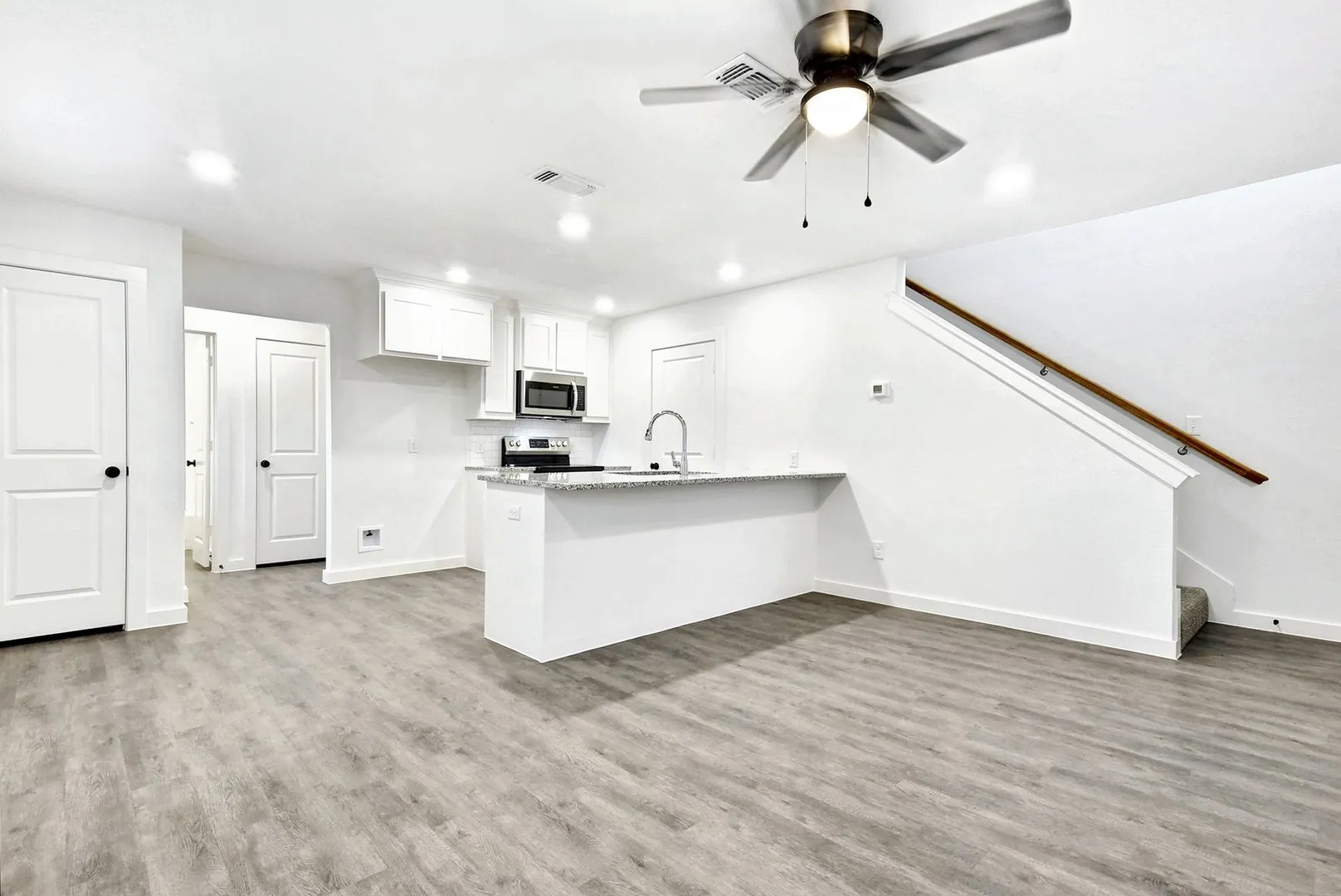 Duplex For Rent in Grayson County , 319 E Hull Street, Denison, Texas 75021, 3 Bedroom, 3 Bathroom, 1 Garage spaces, 1,246 Sqft, built in 2022, mls#21387188, Real Estate Agent in Denison, Homes For Rent in Grayson county, Homes For Rent in Denison, Realtor in Denison Texas, Real Estate Brokerage Independent Realty Texas, Luminita Cordes Realtor