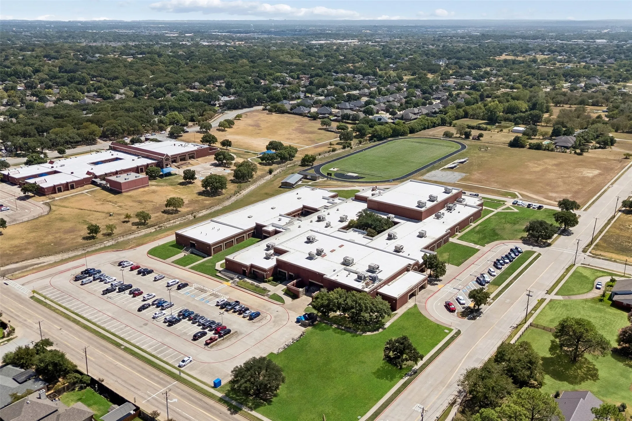 Single Family Residence For Sale in Tarrant County , 7416 Shady Hollow Court, North Richland Hills, Texas 76182, 3 Bedroom, 2 Bathroom, 2 Garage spaces, 1,638 Sqft, built in 1985, mls#21385983, Real Estate Agent in North Richland Hills, Homes For Sale in Tarrant county, Homes For Sale in North Richland Hills, Realtor in North Richland Hills Texas, Real Estate Brokerage Independent Realty Texas, Luminita Cordes Realtor