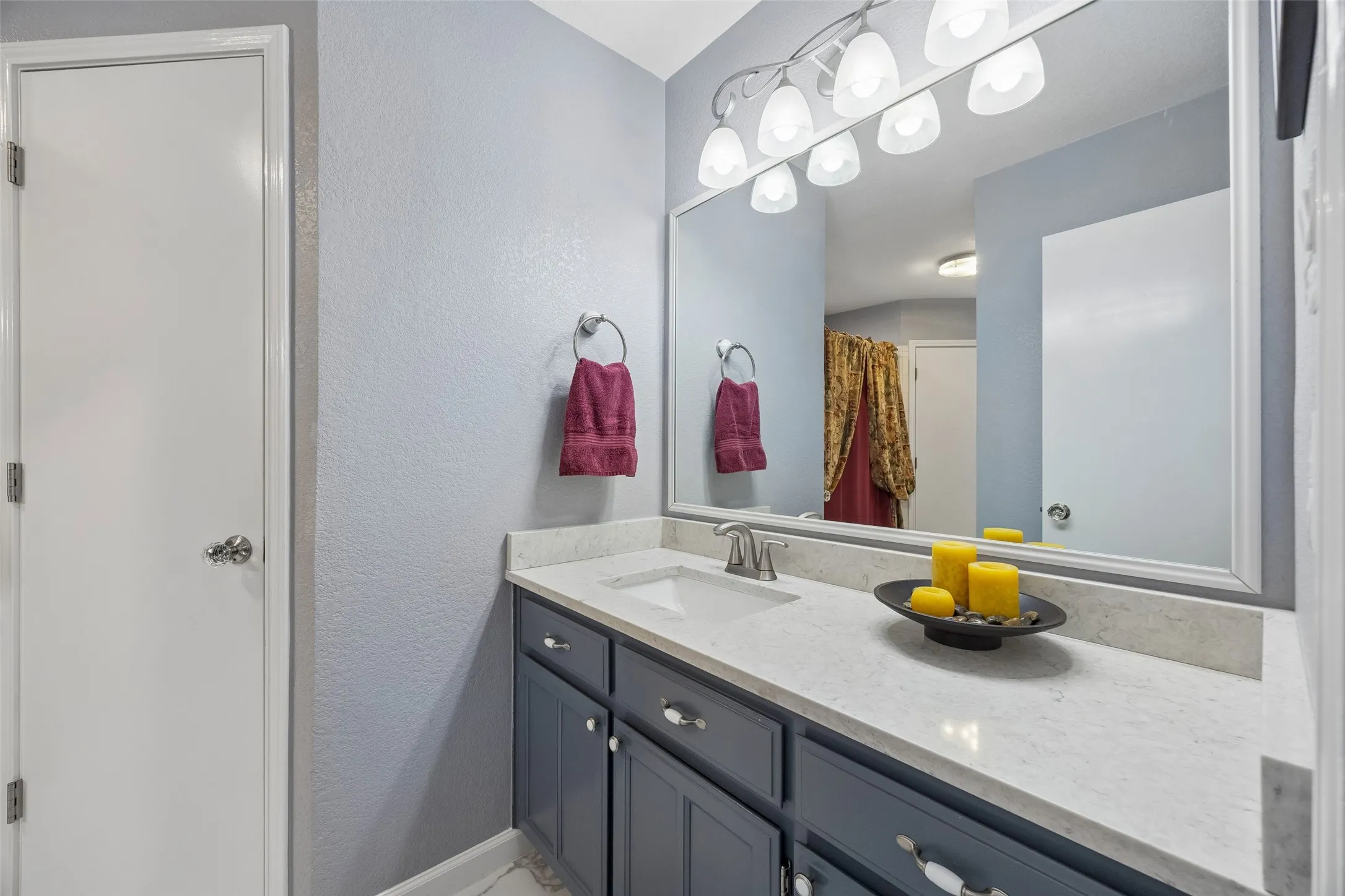Single Family Residence For Sale in Tarrant County , 7416 Shady Hollow Court, North Richland Hills, Texas 76182, 3 Bedroom, 2 Bathroom, 2 Garage spaces, 1,638 Sqft, built in 1985, mls#21385983, Real Estate Agent in North Richland Hills, Homes For Sale in Tarrant county, Homes For Sale in North Richland Hills, Realtor in North Richland Hills Texas, Real Estate Brokerage Independent Realty Texas, Luminita Cordes Realtor