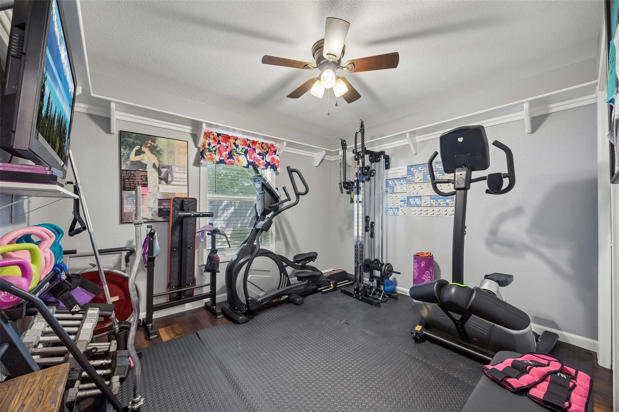 Single Family Residence For Sale in Tarrant County , 7416 Shady Hollow Court, North Richland Hills, Texas 76182, 3 Bedroom, 2 Bathroom, 2 Garage spaces, 1,638 Sqft, built in 1985, mls#21385983, Real Estate Agent in North Richland Hills, Homes For Sale in Tarrant county, Homes For Sale in North Richland Hills, Realtor in North Richland Hills Texas, Real Estate Brokerage Independent Realty Texas, Luminita Cordes Realtor