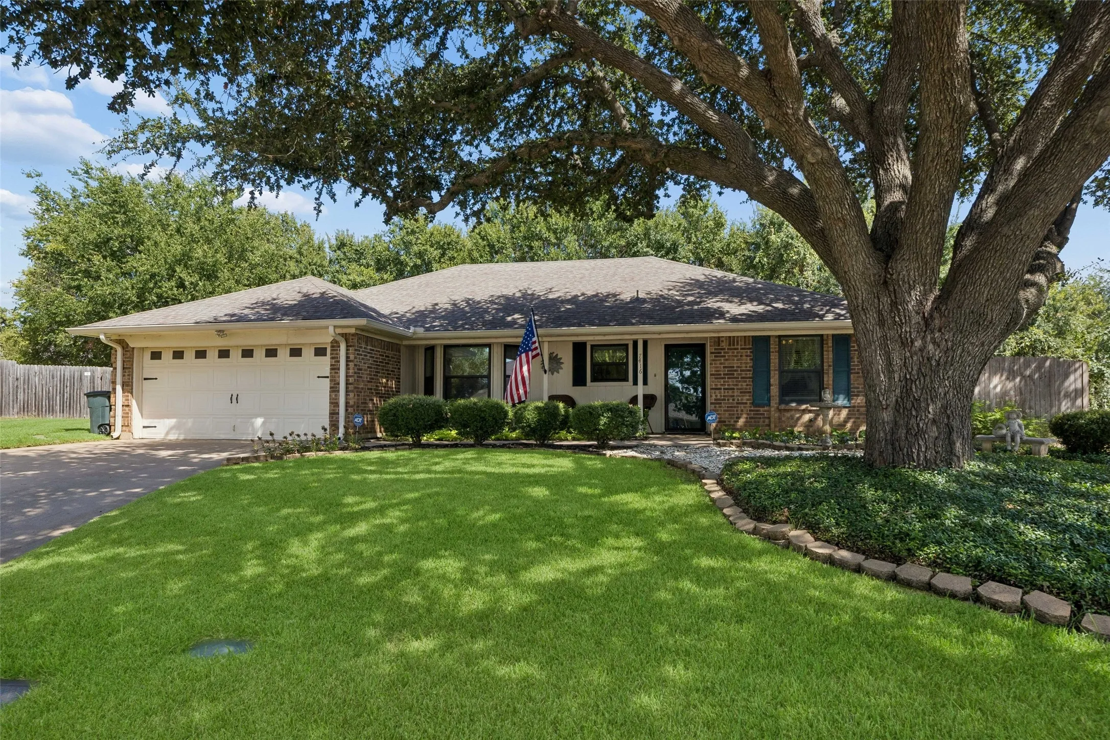 Single Family Residence For Sale in Tarrant County , 7416 Shady Hollow Court, North Richland Hills, Texas 76182, 3 Bedroom, 2 Bathroom, 2 Garage spaces, 1,638 Sqft, built in 1985, mls#21385983, Real Estate Agent in North Richland Hills, Homes For Sale in Tarrant county, Homes For Sale in North Richland Hills, Realtor in North Richland Hills Texas, Real Estate Brokerage Independent Realty Texas, Luminita Cordes Realtor