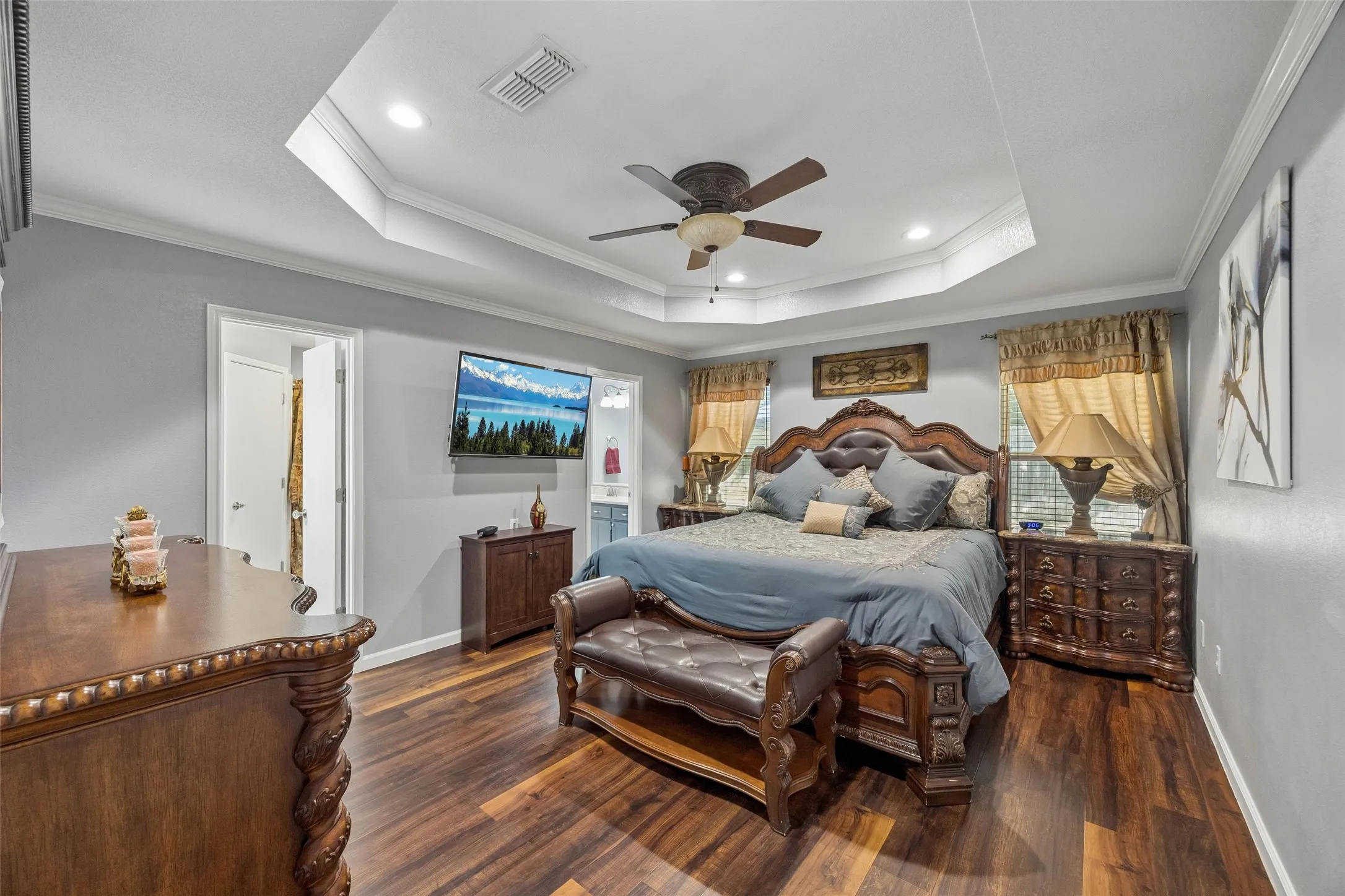 Single Family Residence For Sale in Tarrant County , 7416 Shady Hollow Court, North Richland Hills, Texas 76182, 3 Bedroom, 2 Bathroom, 2 Garage spaces, 1,638 Sqft, built in 1985, mls#21385983, Real Estate Agent in North Richland Hills, Homes For Sale in Tarrant county, Homes For Sale in North Richland Hills, Realtor in North Richland Hills Texas, Real Estate Brokerage Independent Realty Texas, Luminita Cordes Realtor