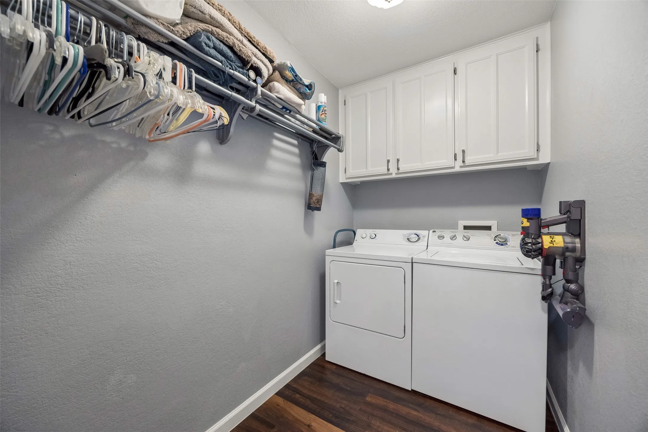 Single Family Residence For Sale in Tarrant County , 7416 Shady Hollow Court, North Richland Hills, Texas 76182, 3 Bedroom, 2 Bathroom, 2 Garage spaces, 1,638 Sqft, built in 1985, mls#21385983, Real Estate Agent in North Richland Hills, Homes For Sale in Tarrant county, Homes For Sale in North Richland Hills, Realtor in North Richland Hills Texas, Real Estate Brokerage Independent Realty Texas, Luminita Cordes Realtor