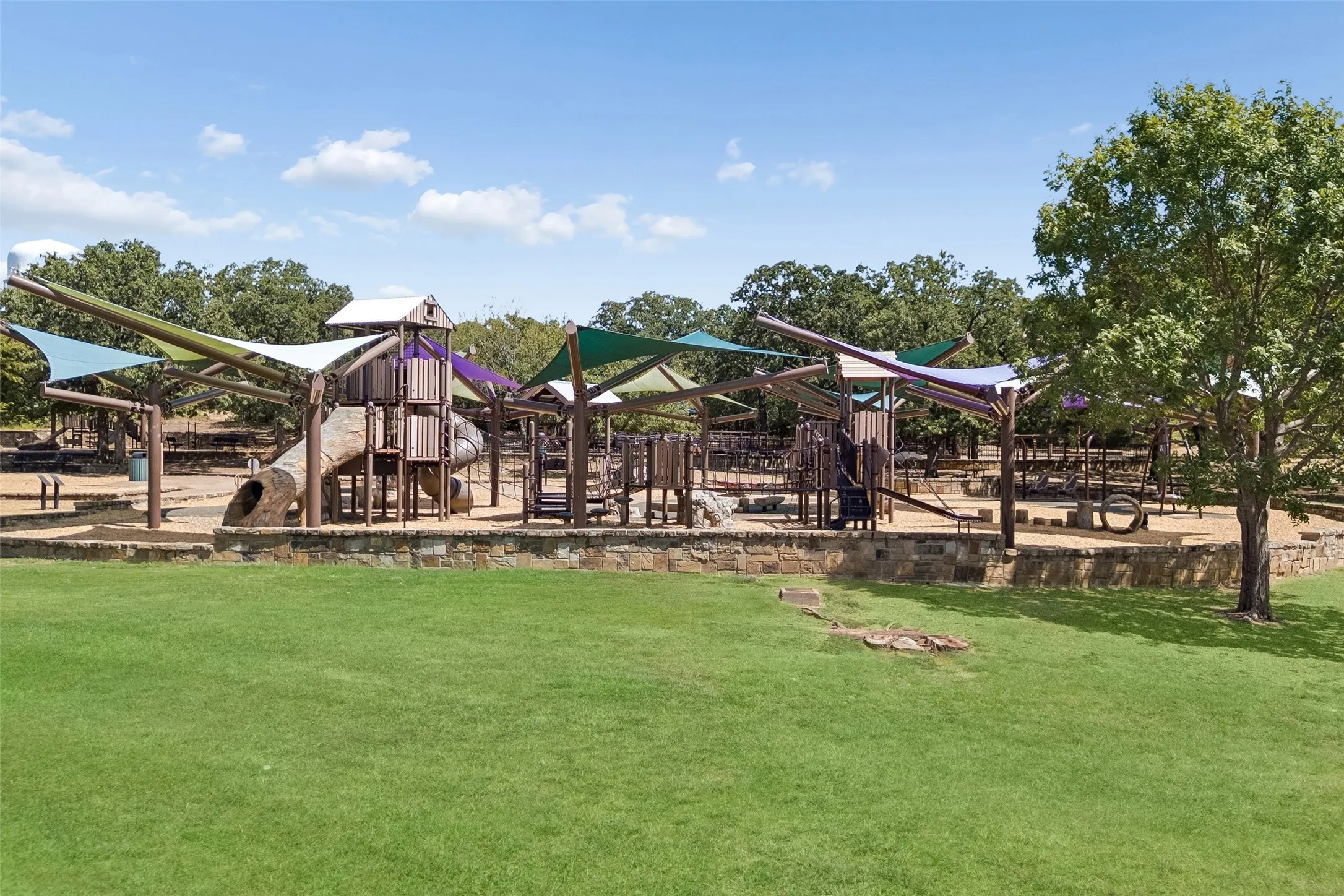 Single Family Residence For Sale in Tarrant County , 7416 Shady Hollow Court, North Richland Hills, Texas 76182, 3 Bedroom, 2 Bathroom, 2 Garage spaces, 1,638 Sqft, built in 1985, mls#21385983, Real Estate Agent in North Richland Hills, Homes For Sale in Tarrant county, Homes For Sale in North Richland Hills, Realtor in North Richland Hills Texas, Real Estate Brokerage Independent Realty Texas, Luminita Cordes Realtor