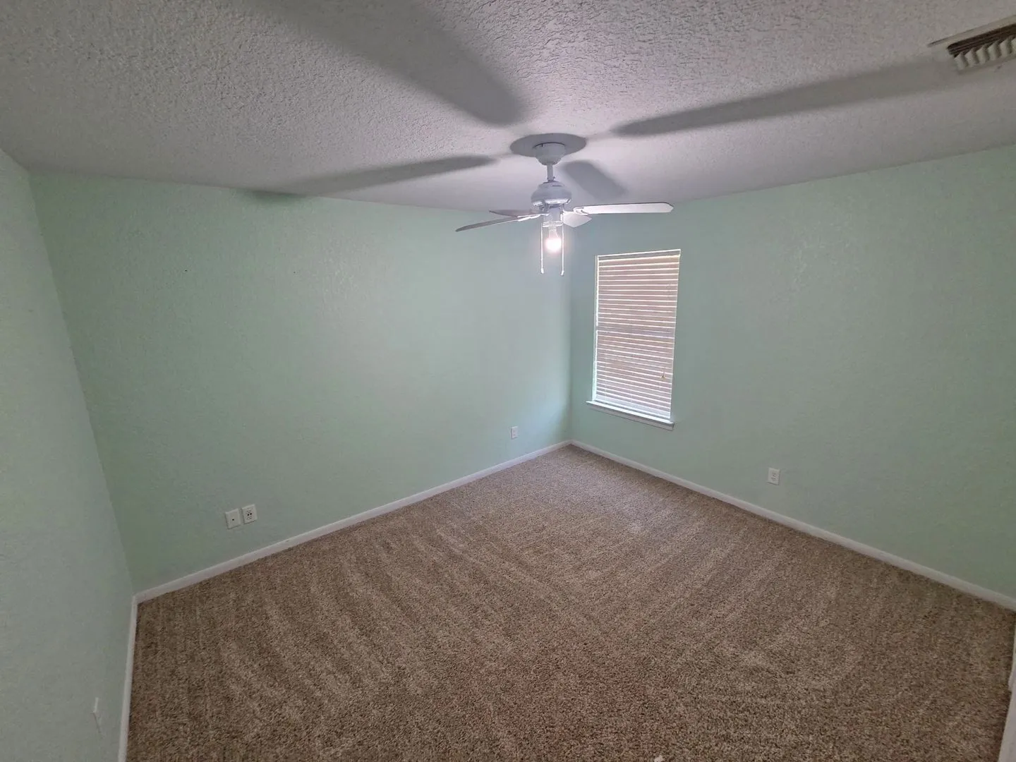 Single Family Residence For Sale in Hood County , 6204 Kelly Drive, Granbury, Texas 76048, 3 Bedroom, 2 Bathroom, 2 Garage spaces, 1,643 Sqft, built in 2004, mls#21387209, Real Estate Agent in Granbury, Homes For Sale in Hood county, Homes For Sale in Granbury, Realtor in Granbury Texas, Real Estate Brokerage Independent Realty Texas, Luminita Cordes Realtor
