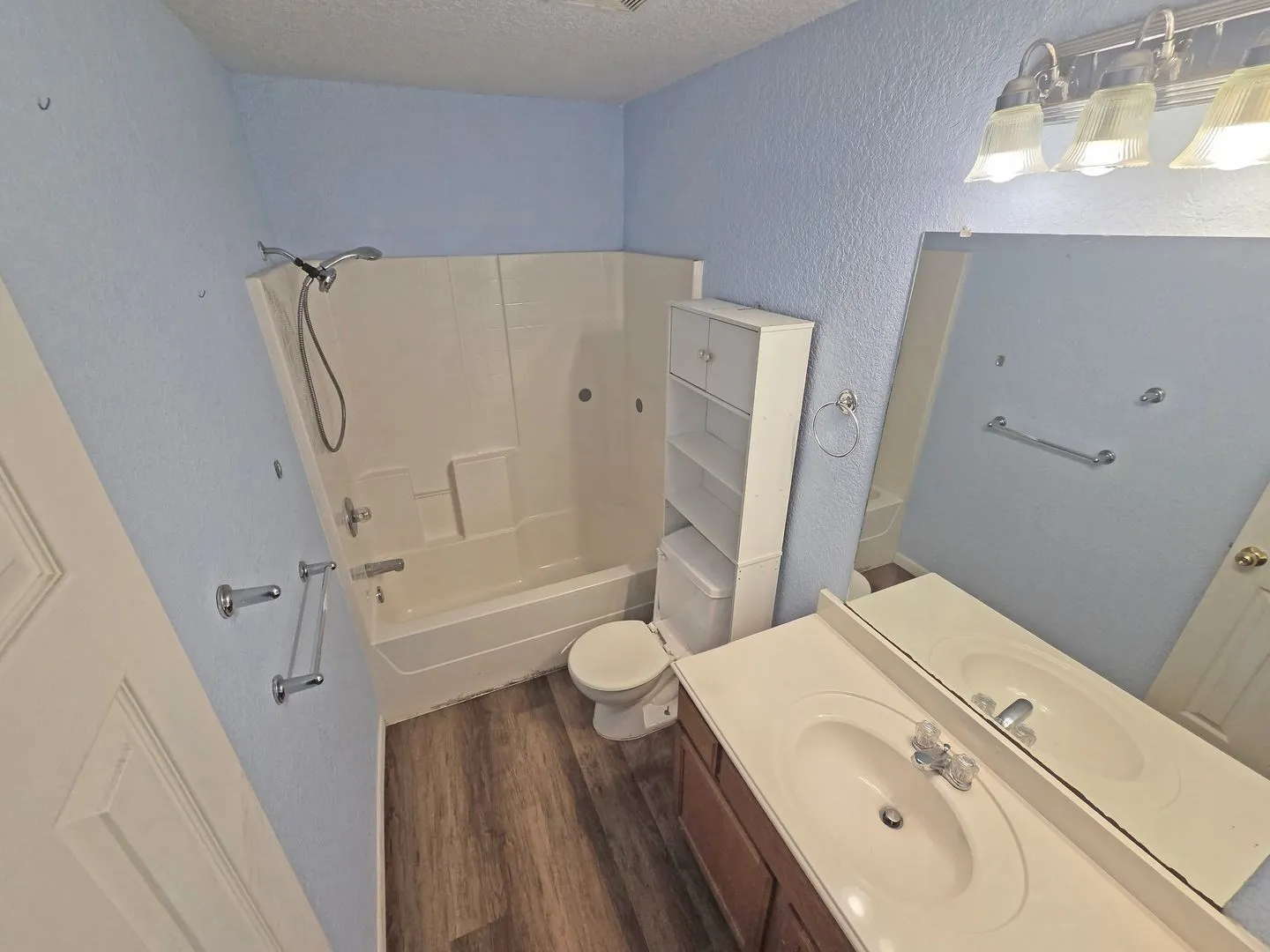 Single Family Residence For Sale in Hood County , 6204 Kelly Drive, Granbury, Texas 76048, 3 Bedroom, 2 Bathroom, 2 Garage spaces, 1,643 Sqft, built in 2004, mls#21387209, Real Estate Agent in Granbury, Homes For Sale in Hood county, Homes For Sale in Granbury, Realtor in Granbury Texas, Real Estate Brokerage Independent Realty Texas, Luminita Cordes Realtor