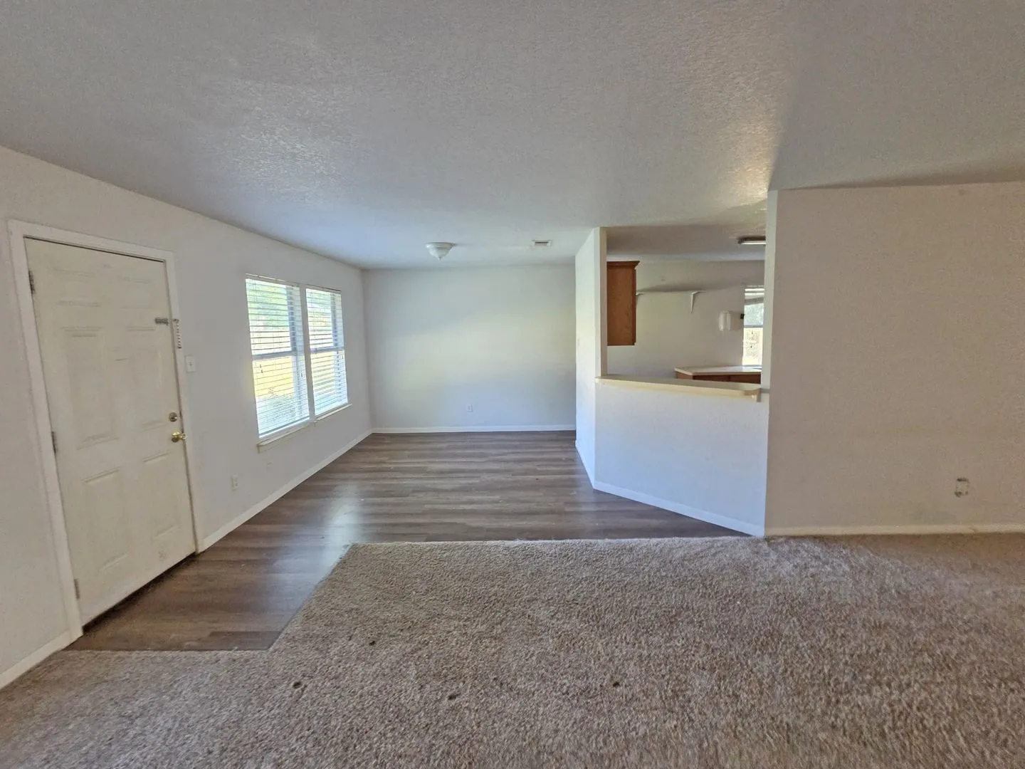 Single Family Residence For Sale in Hood County , 6204 Kelly Drive, Granbury, Texas 76048, 3 Bedroom, 2 Bathroom, 2 Garage spaces, 1,643 Sqft, built in 2004, mls#21387209, Real Estate Agent in Granbury, Homes For Sale in Hood county, Homes For Sale in Granbury, Realtor in Granbury Texas, Real Estate Brokerage Independent Realty Texas, Luminita Cordes Realtor
