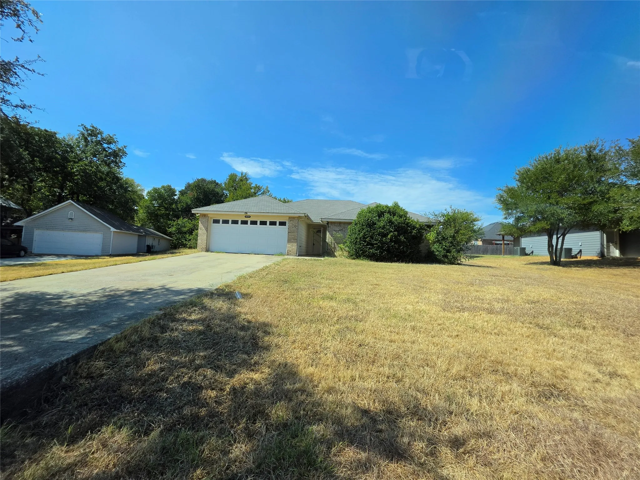 Single Family Residence For Sale in Hood County , 6204 Kelly Drive, Granbury, Texas 76048, 3 Bedroom, 2 Bathroom, 2 Garage spaces, 1,643 Sqft, built in 2004, mls#21387209, Real Estate Agent in Granbury, Homes For Sale in Hood county, Homes For Sale in Granbury, Realtor in Granbury Texas, Real Estate Brokerage Independent Realty Texas, Luminita Cordes Realtor