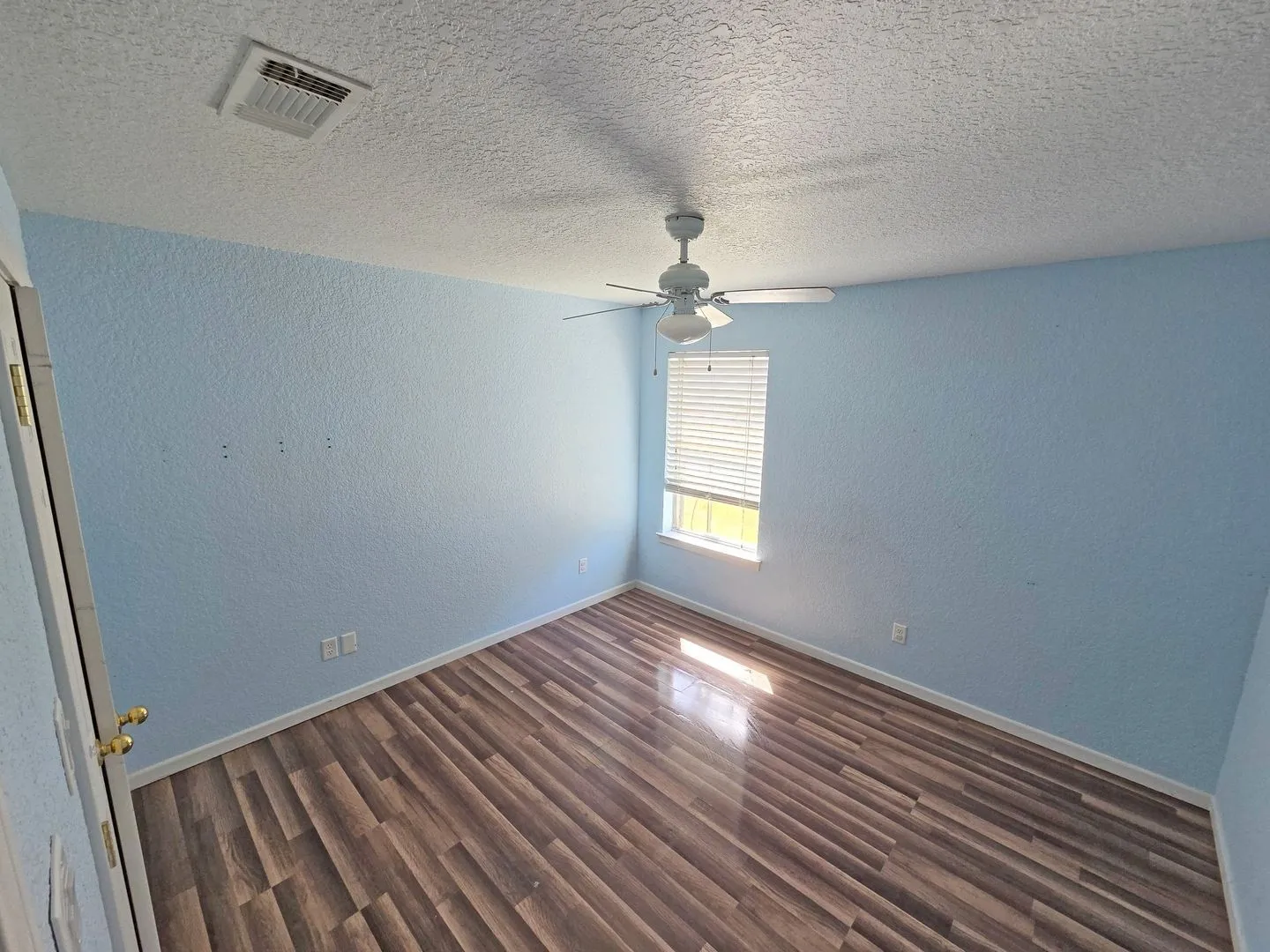 Single Family Residence For Sale in Hood County , 6204 Kelly Drive, Granbury, Texas 76048, 3 Bedroom, 2 Bathroom, 2 Garage spaces, 1,643 Sqft, built in 2004, mls#21387209, Real Estate Agent in Granbury, Homes For Sale in Hood county, Homes For Sale in Granbury, Realtor in Granbury Texas, Real Estate Brokerage Independent Realty Texas, Luminita Cordes Realtor