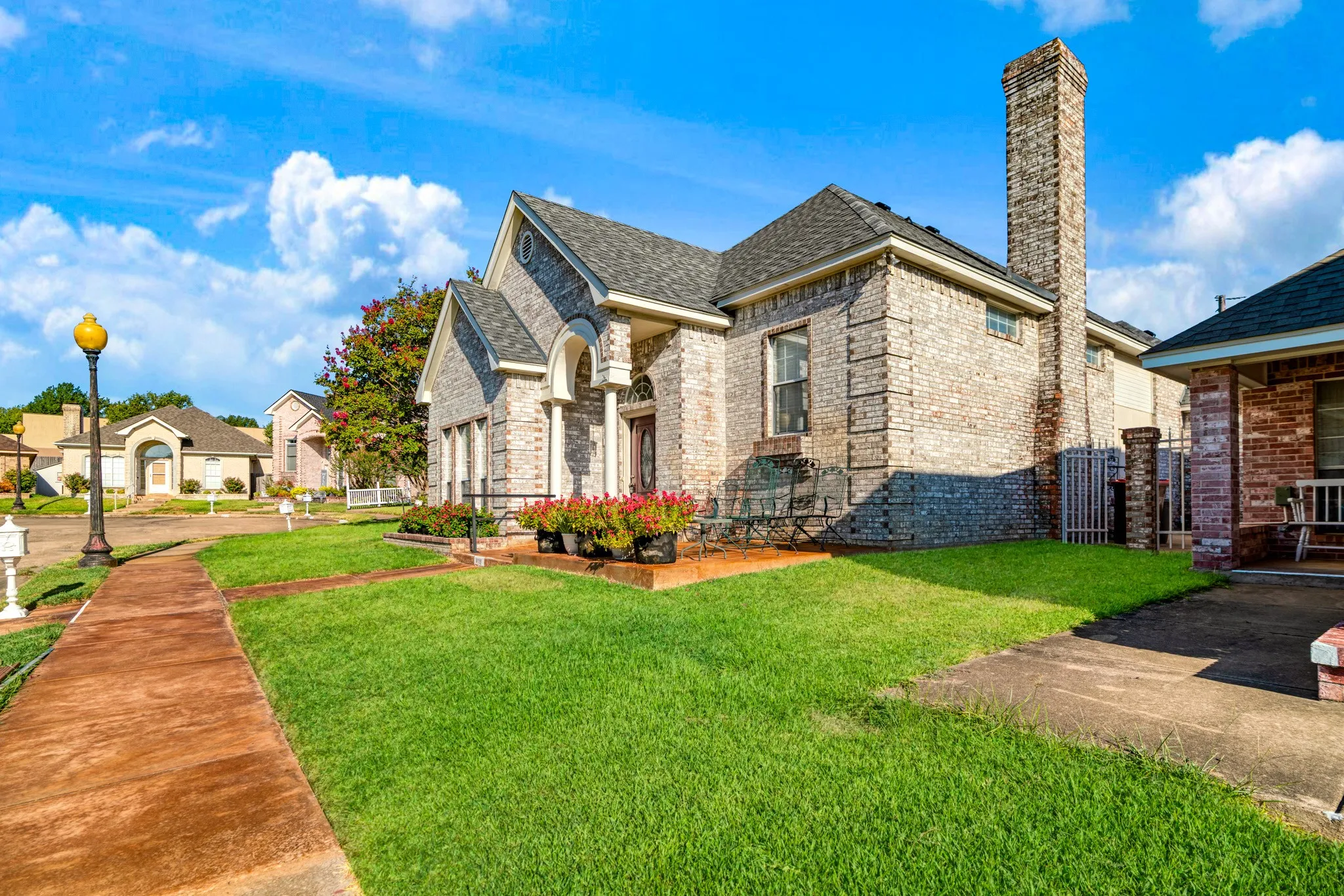 Single Family Residence For Sale in Lamar County , 4119 Primrose Lane, Paris, Texas 75462, 3 Bedroom, 2 Bathroom, 2 Garage spaces, 2,199 Sqft, built in 1994, mls#21387140, Real Estate Agent in Paris, Homes For Sale in Lamar county, Homes For Sale in Paris, Realtor in Paris Texas, Real Estate Brokerage Independent Realty Texas, Luminita Cordes Realtor