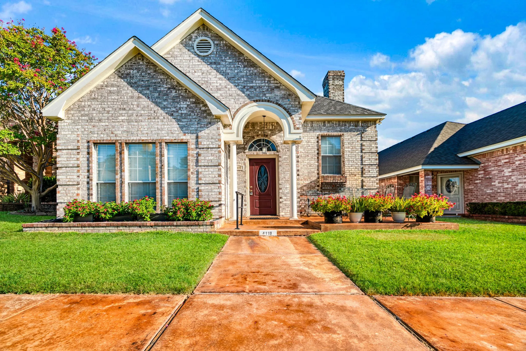 Single Family Residence For Sale in Lamar County , 4119 Primrose Lane, Paris, Texas 75462, 3 Bedroom, 2 Bathroom, 2 Garage spaces, 2,199 Sqft, built in 1994, mls#21387140, Real Estate Agent in Paris, Homes For Sale in Lamar county, Homes For Sale in Paris, Realtor in Paris Texas, Real Estate Brokerage Independent Realty Texas, Luminita Cordes Realtor