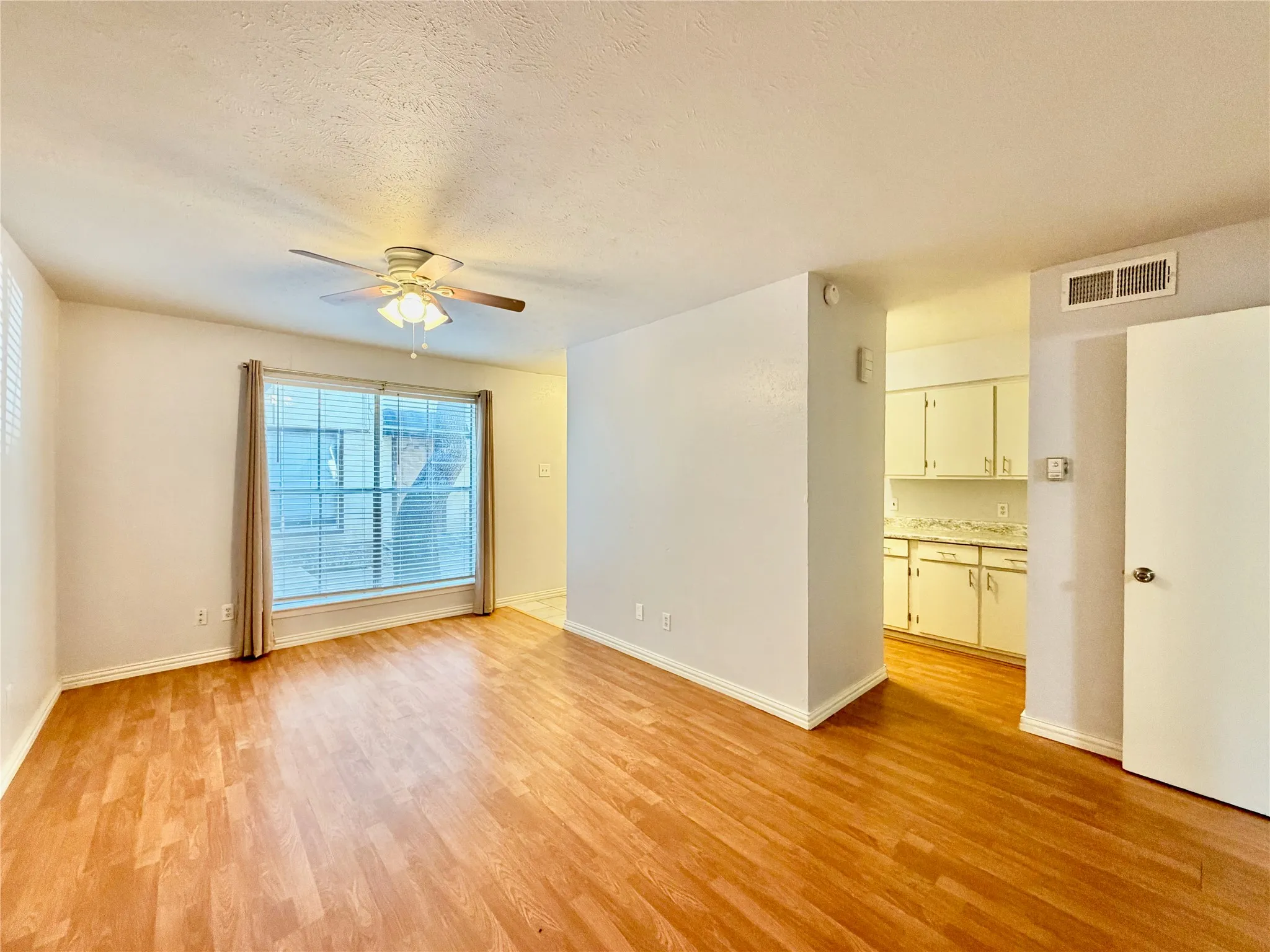 Condominium For Rent in Dallas County , 4314 Travis Street 102, Dallas, Texas 75205, 1 Bedroom, 1 Bathroom, Garage spaces, 535 Sqft, built in 1971, mls#21386324, Real Estate Agent in Dallas, Homes For Rent in Dallas county, Homes For Rent in Dallas, Realtor in Dallas Texas, Real Estate Brokerage Independent Realty Texas, Luminita Cordes Realtor