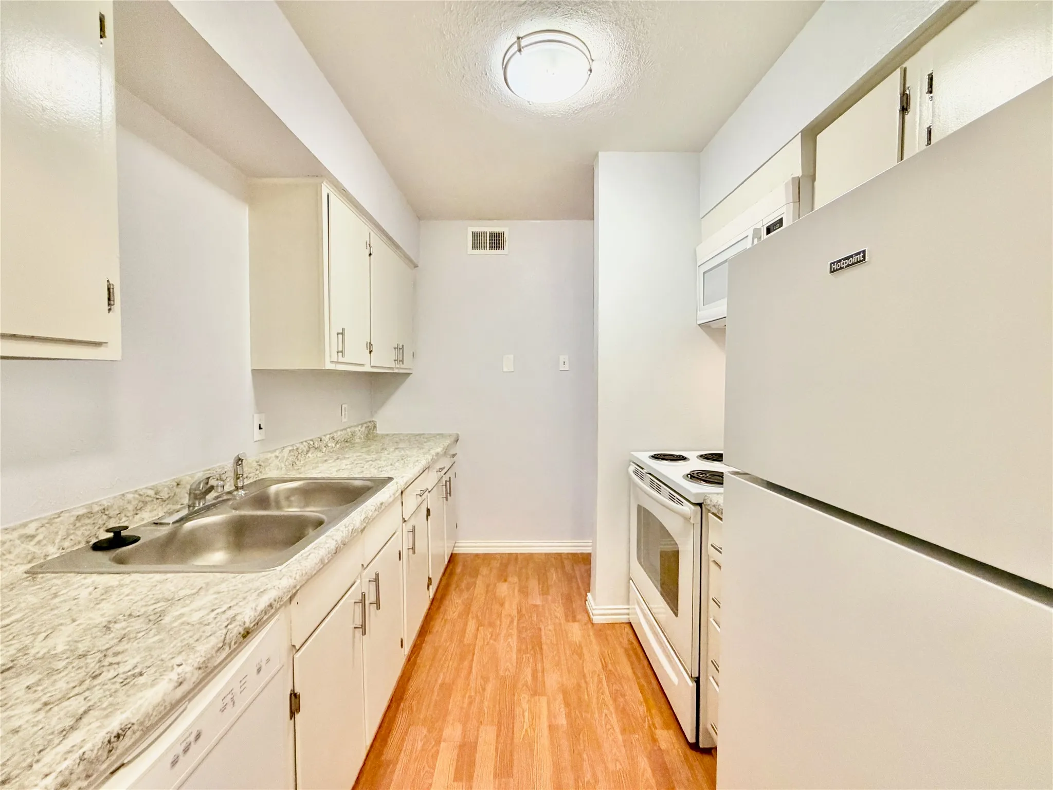Condominium For Rent in Dallas County , 4314 Travis Street 102, Dallas, Texas 75205, 1 Bedroom, 1 Bathroom, Garage spaces, 535 Sqft, built in 1971, mls#21386324, Real Estate Agent in Dallas, Homes For Rent in Dallas county, Homes For Rent in Dallas, Realtor in Dallas Texas, Real Estate Brokerage Independent Realty Texas, Luminita Cordes Realtor