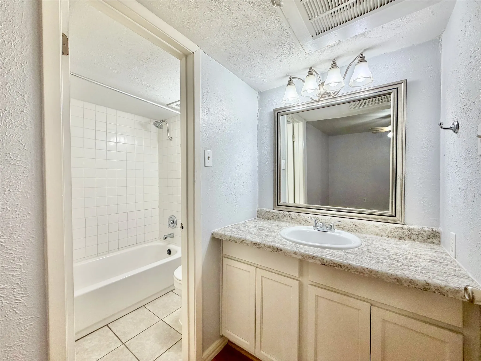 Condominium For Rent in Dallas County , 4314 Travis Street 102, Dallas, Texas 75205, 1 Bedroom, 1 Bathroom, Garage spaces, 535 Sqft, built in 1971, mls#21386324, Real Estate Agent in Dallas, Homes For Rent in Dallas county, Homes For Rent in Dallas, Realtor in Dallas Texas, Real Estate Brokerage Independent Realty Texas, Luminita Cordes Realtor