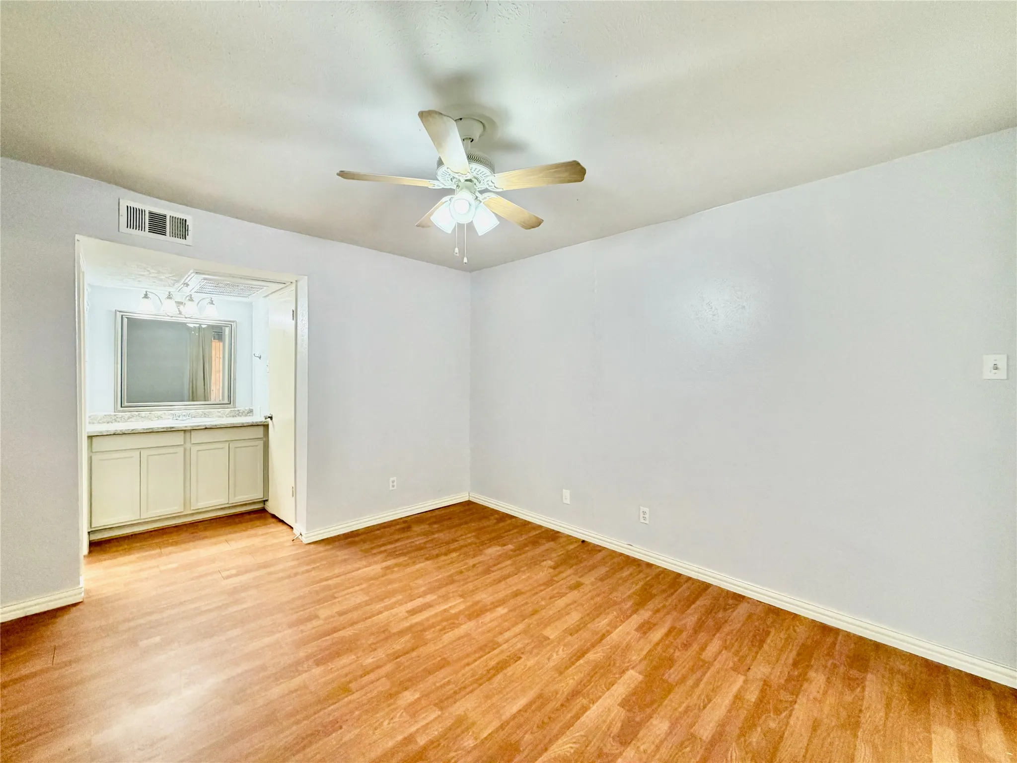 Condominium For Rent in Dallas County , 4314 Travis Street 102, Dallas, Texas 75205, 1 Bedroom, 1 Bathroom, Garage spaces, 535 Sqft, built in 1971, mls#21386324, Real Estate Agent in Dallas, Homes For Rent in Dallas county, Homes For Rent in Dallas, Realtor in Dallas Texas, Real Estate Brokerage Independent Realty Texas, Luminita Cordes Realtor