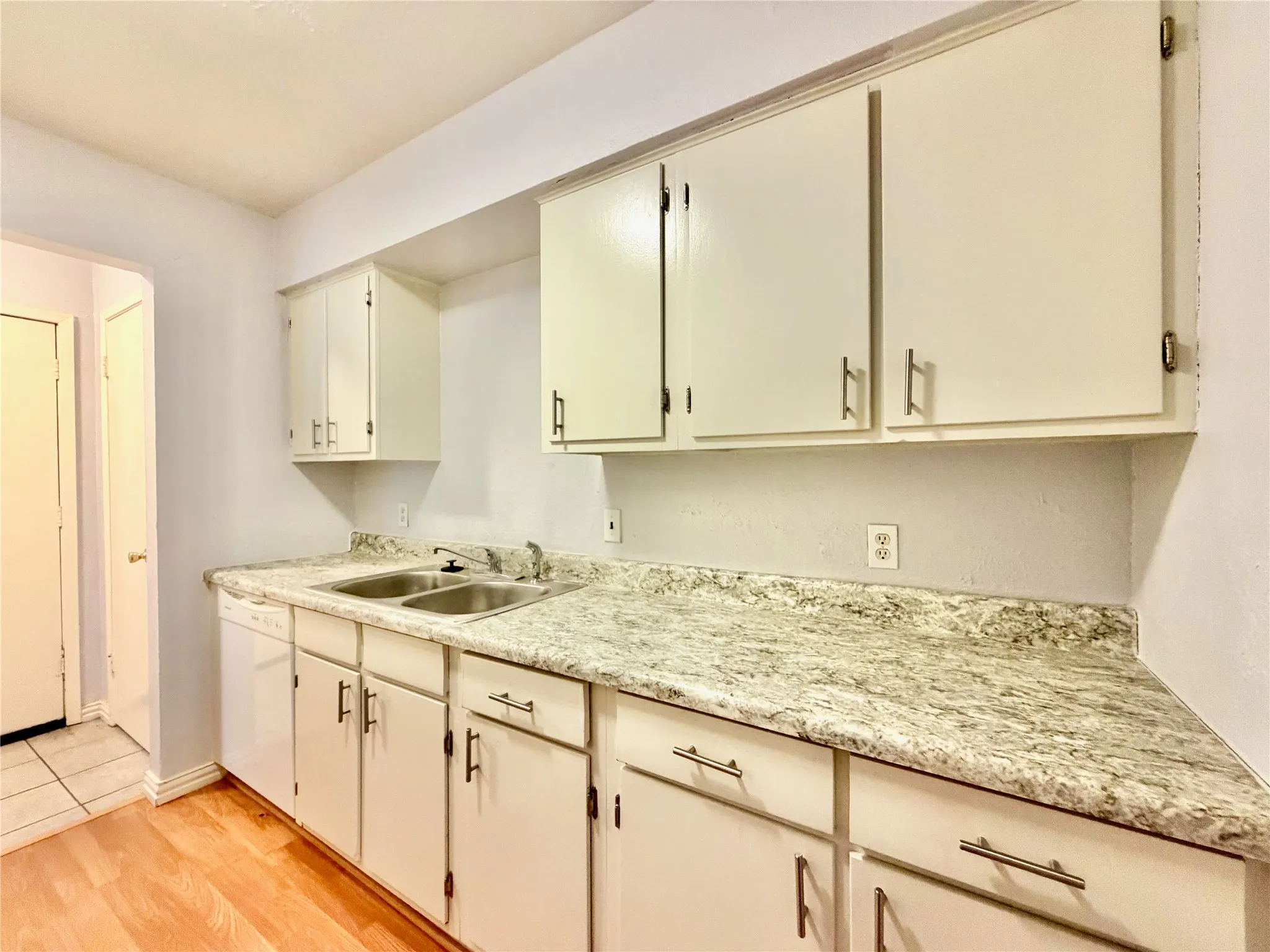 Condominium For Rent in Dallas County , 4314 Travis Street 102, Dallas, Texas 75205, 1 Bedroom, 1 Bathroom, Garage spaces, 535 Sqft, built in 1971, mls#21386324, Real Estate Agent in Dallas, Homes For Rent in Dallas county, Homes For Rent in Dallas, Realtor in Dallas Texas, Real Estate Brokerage Independent Realty Texas, Luminita Cordes Realtor