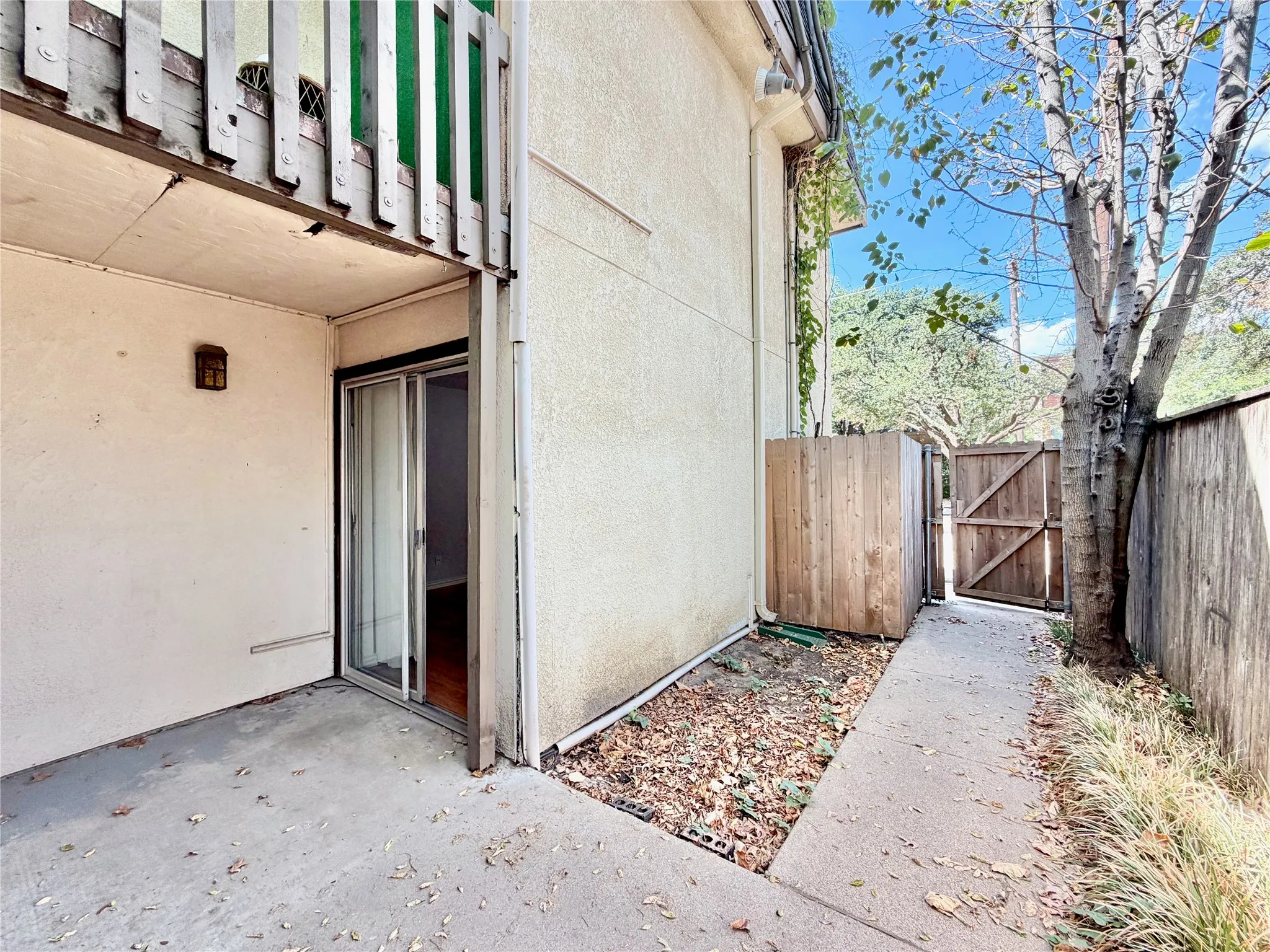 Condominium For Rent in Dallas County , 4314 Travis Street 102, Dallas, Texas 75205, 1 Bedroom, 1 Bathroom, Garage spaces, 535 Sqft, built in 1971, mls#21386324, Real Estate Agent in Dallas, Homes For Rent in Dallas county, Homes For Rent in Dallas, Realtor in Dallas Texas, Real Estate Brokerage Independent Realty Texas, Luminita Cordes Realtor